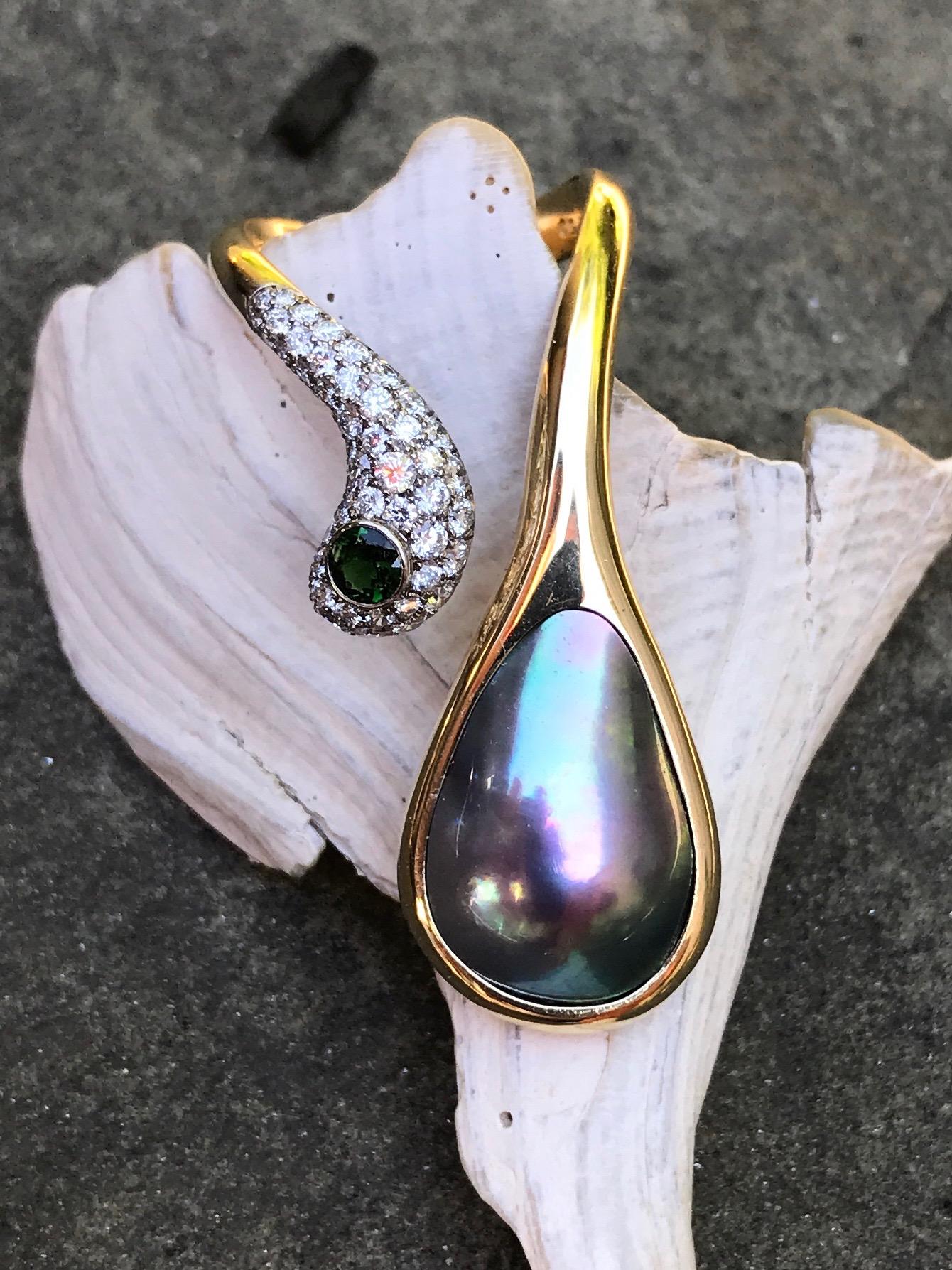 AnaKatarina Sea of Cortez Peacock Pearl, Yellow Gold, Diamonds, & Tsavorite Ring In New Condition For Sale In Dedham, MA