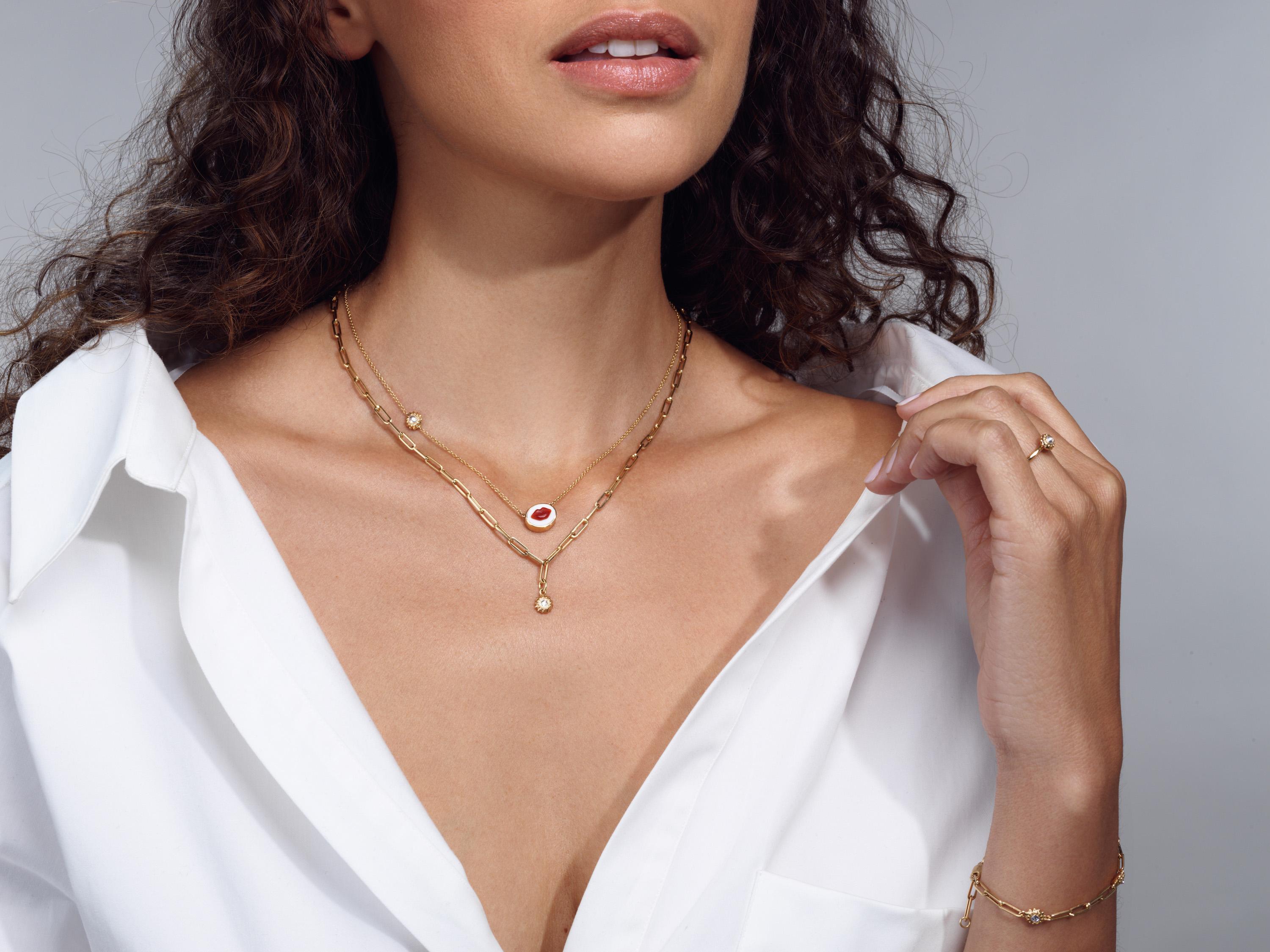 'Lady is a Tramp' cameo charm pendant is a work of art! The cameo is hand carved in Brazilian red agate and encircled in 18k rose gold.  The ajure back reveals the word 'LOVE' to remind us of the 'Lover within’.

Details:

Brazilian Red Agate, 18k