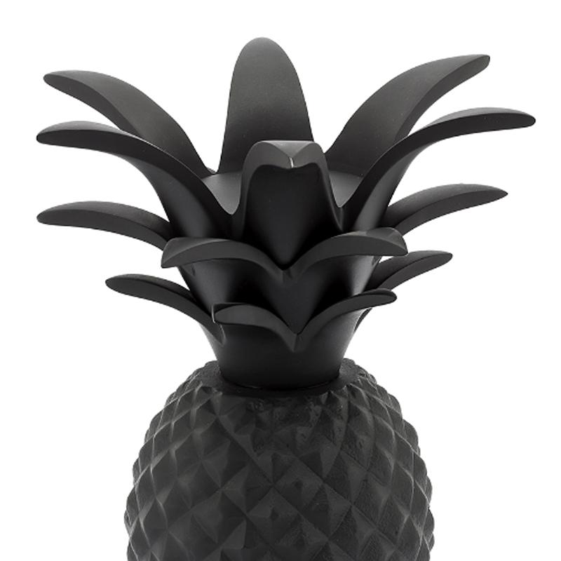 Candleholder Ananas with structure in metal
in black and gold finish. Candle not included.
Also available in metal in chrome finish.