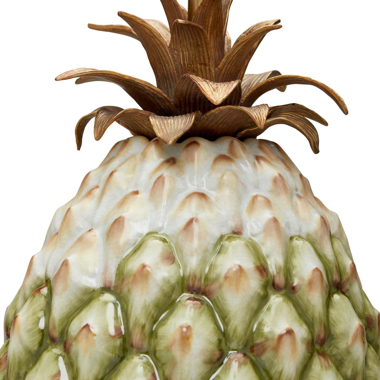 Les ananas symbolisent traditionnellement la chaleur, l'accueil et l'hospitalité, et les lampadaires ANANAS emblématiques de House of Hackney ne manqueront pas d'apporter un sentiment de joie à ceux dont ils orneront la maison. Dans une nouvelle