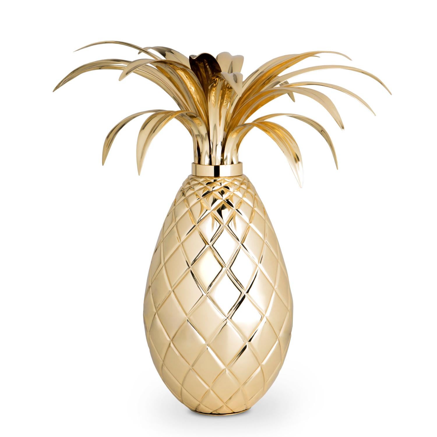 Table lamp ananas with structure and leaves in solid polished brass
in gold plated finish. With 1 bulb, max 40 Watt. Bulb not included.