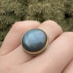 Anillo Ananda Khalsa de plata con oro de 22 quilates, labradorita redonda lisa y diamantes