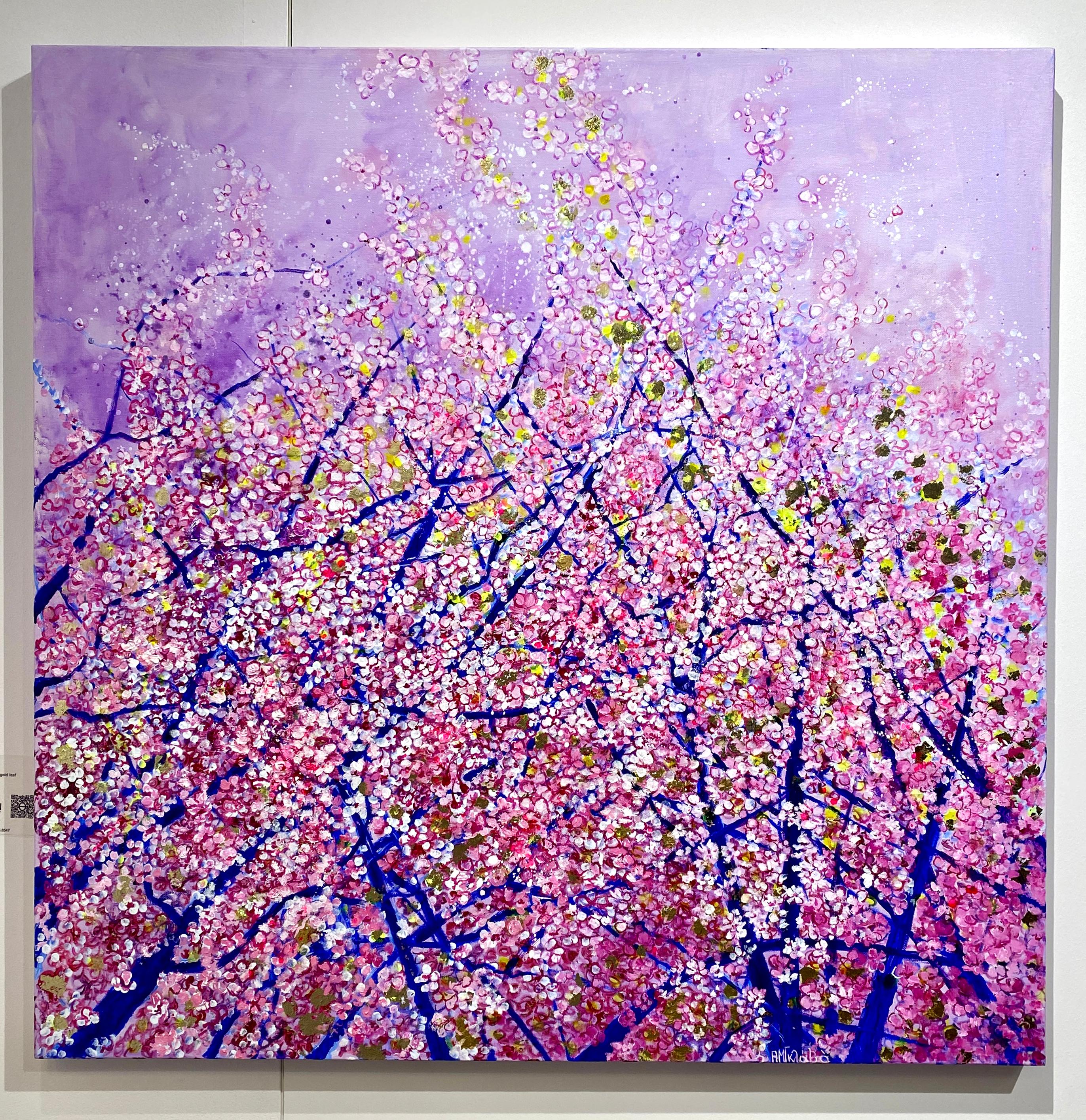Cherish, Schönes Öl- und Blattgoldgemälde mit rosa geblümten Kirschblütenblüten in Rosa – Painting von Anastasia Gklava