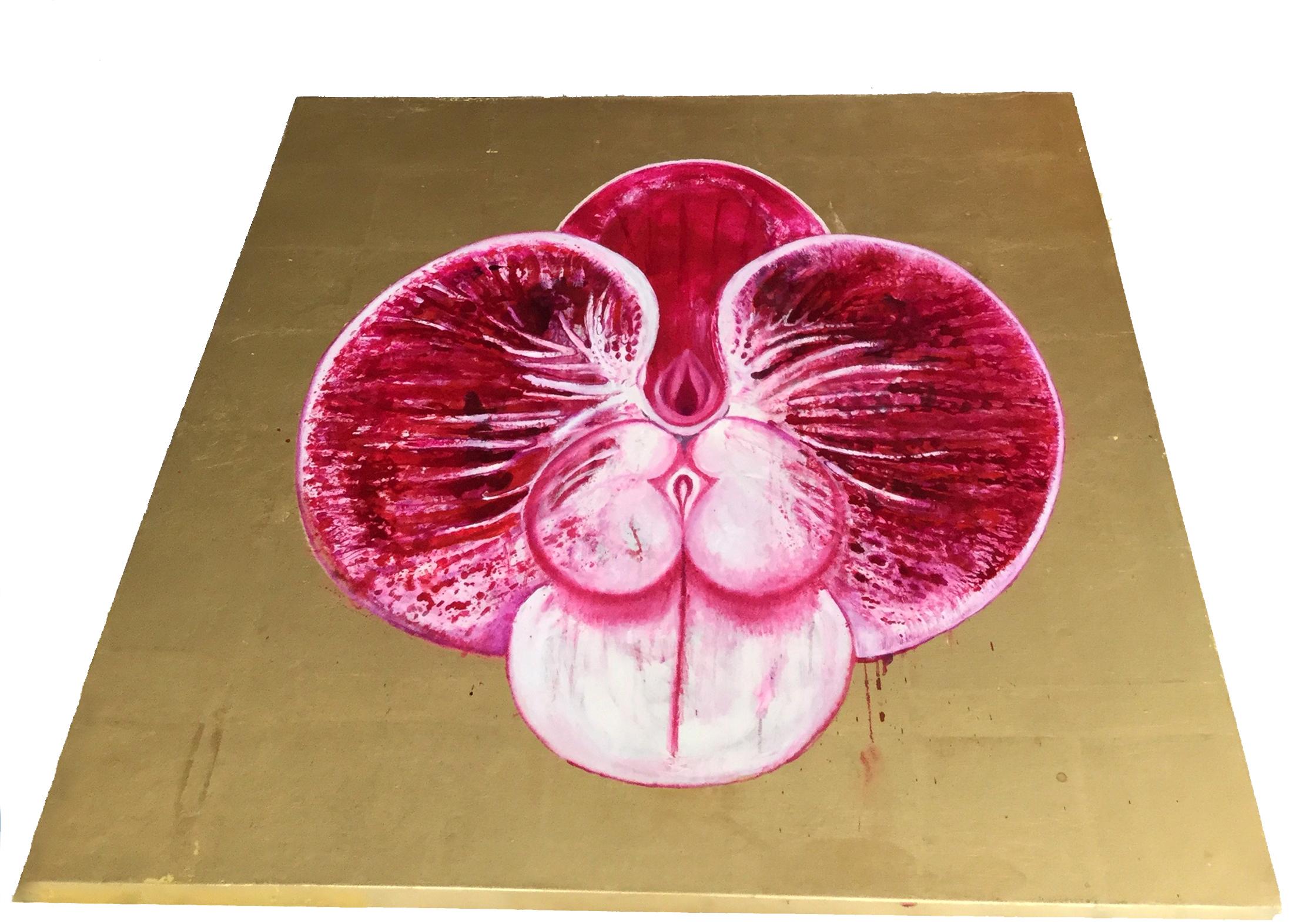 Elisir d'Amore Fleur colorée rose fuchsia, huile sur toile avec fond doré  - Painting de Anastasia Gklava