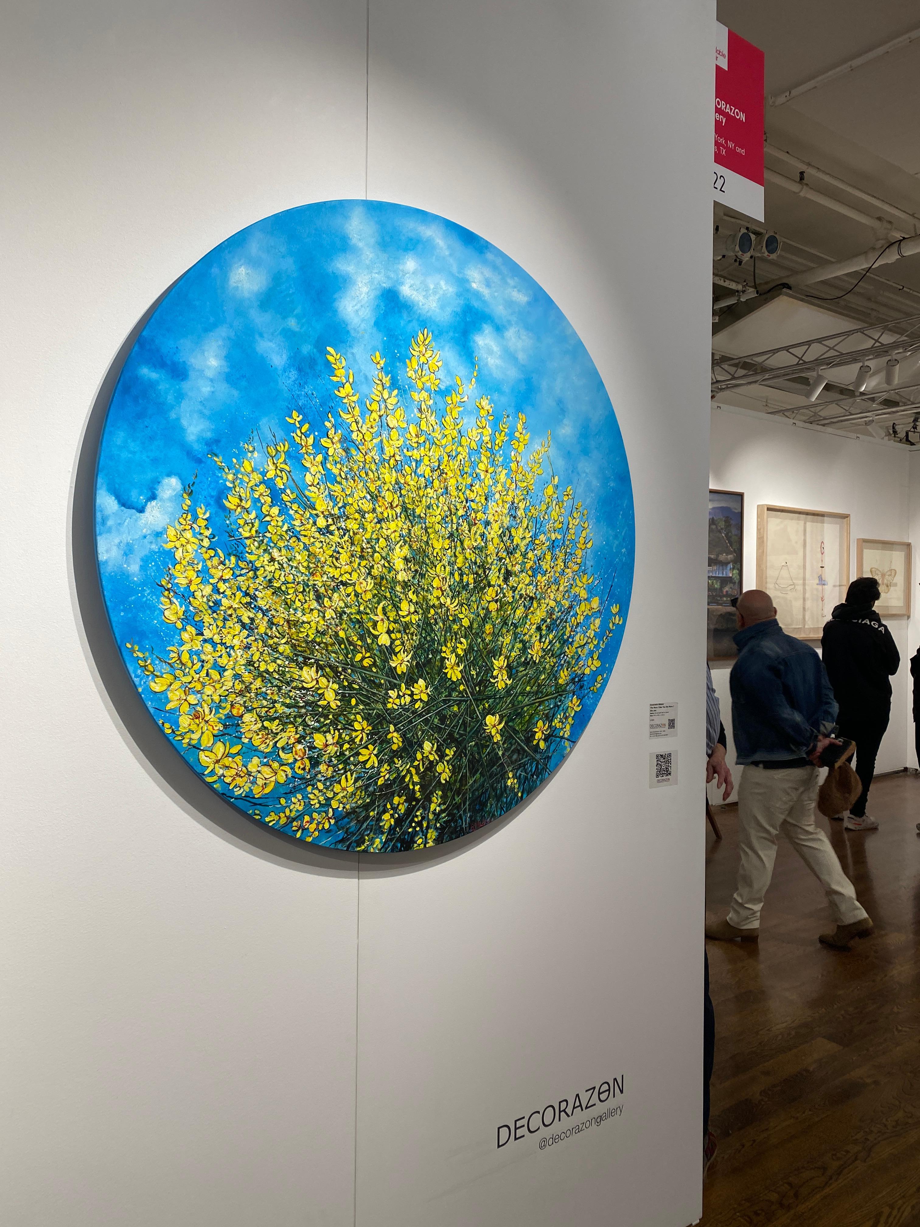 Flowers of Loussios - Circular oil painting, yellow wildflowers and blue sky For Sale 6