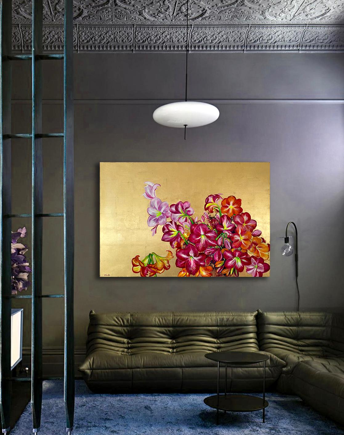 Gigli nella valle, grande quadro dorato con natura colorata, tavolozza di fiori - Painting di Anastasia Gklava