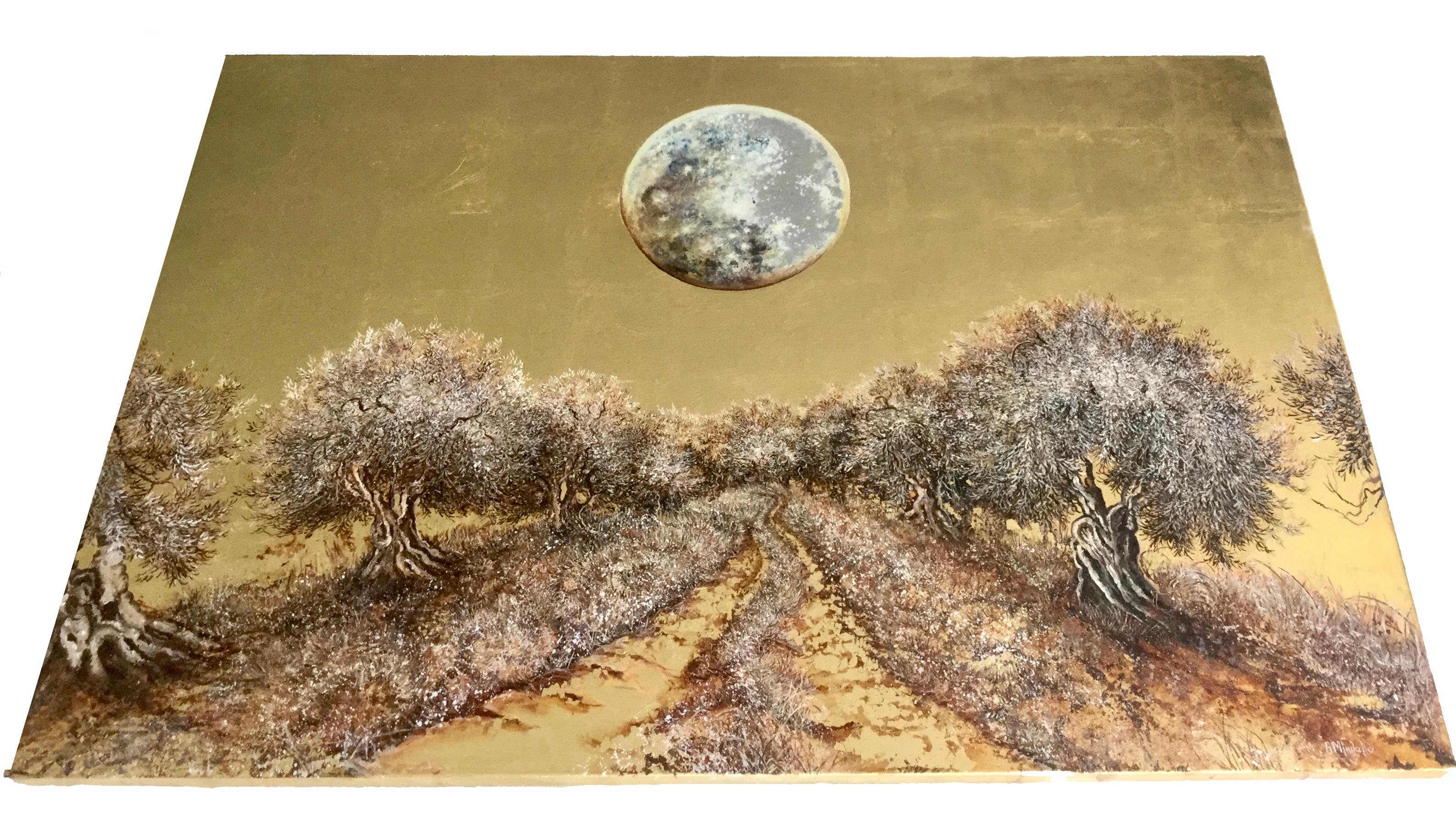 Le marchement au clair de lune, paysage à la feuille d'or et peinture à l'huile avec arbres et pleine lune - Or Landscape Painting par Anastasia Gklava