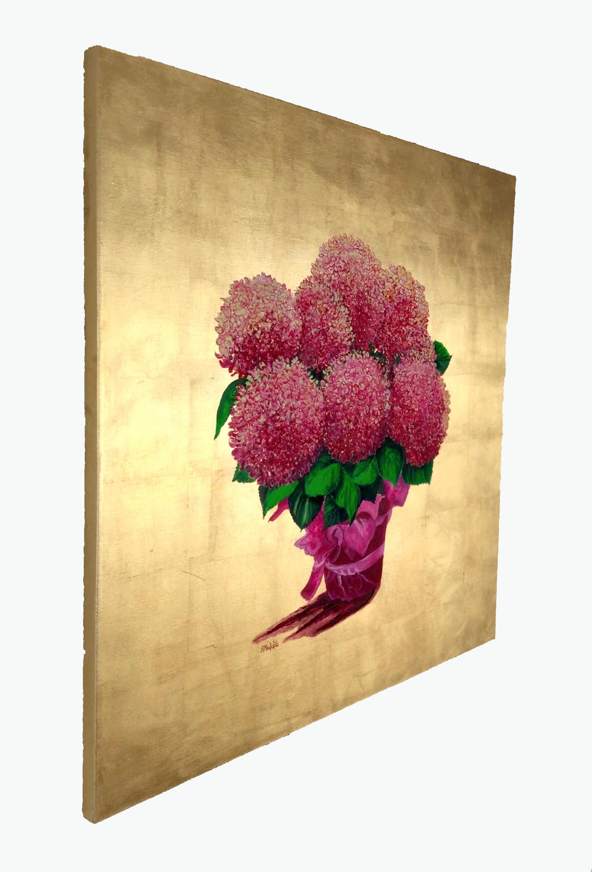 „“Das Geschenk“, Gemälde aus rosa und Blattgold mit blühenden, leuchtenden Blumen, floral (Gold), Still-Life Painting, von Anastasia Gklava
