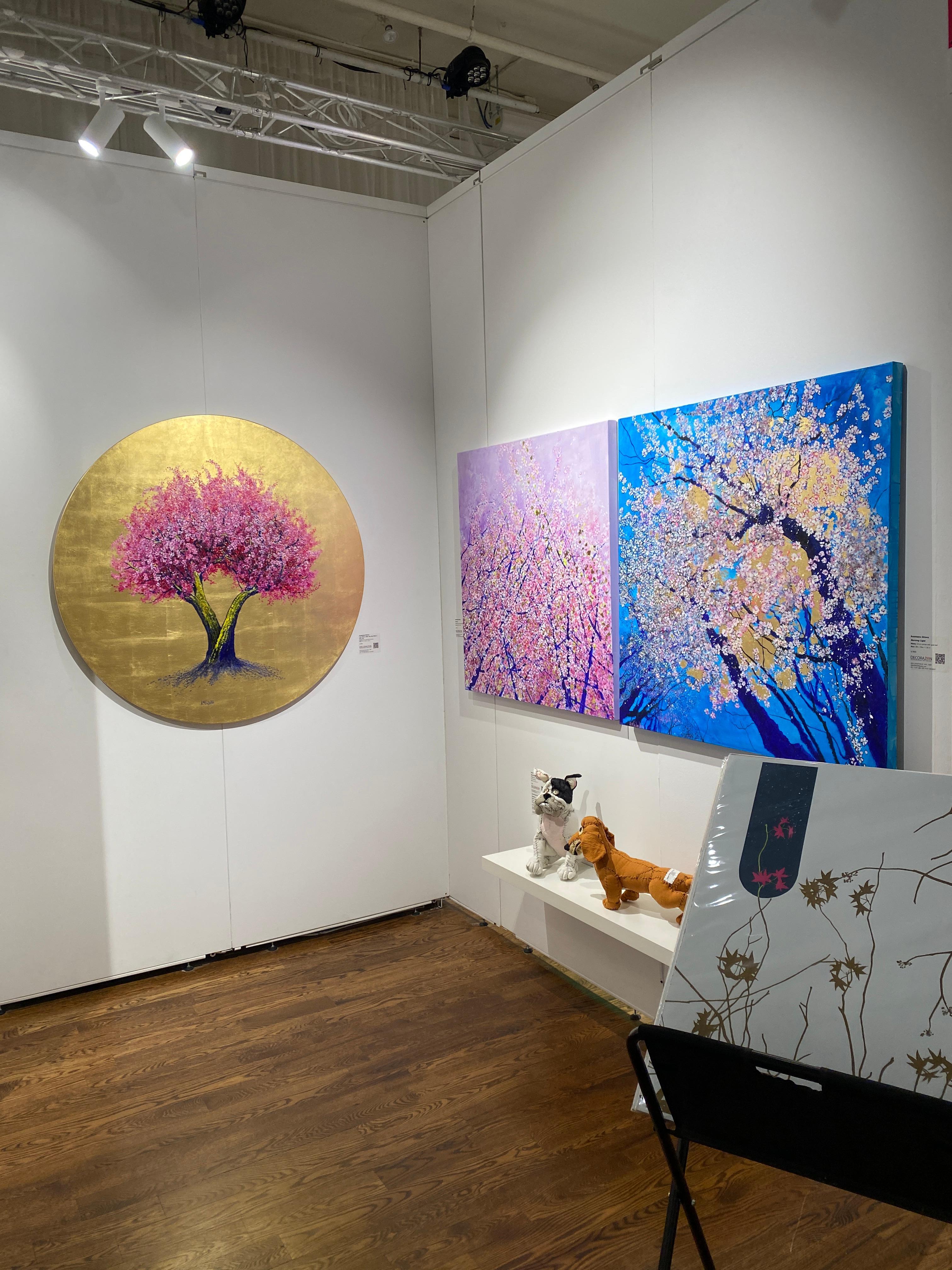 The More I See You the More I Like You, Round oil & gold painting, pink flowers - Painting by Anastasia Gklava