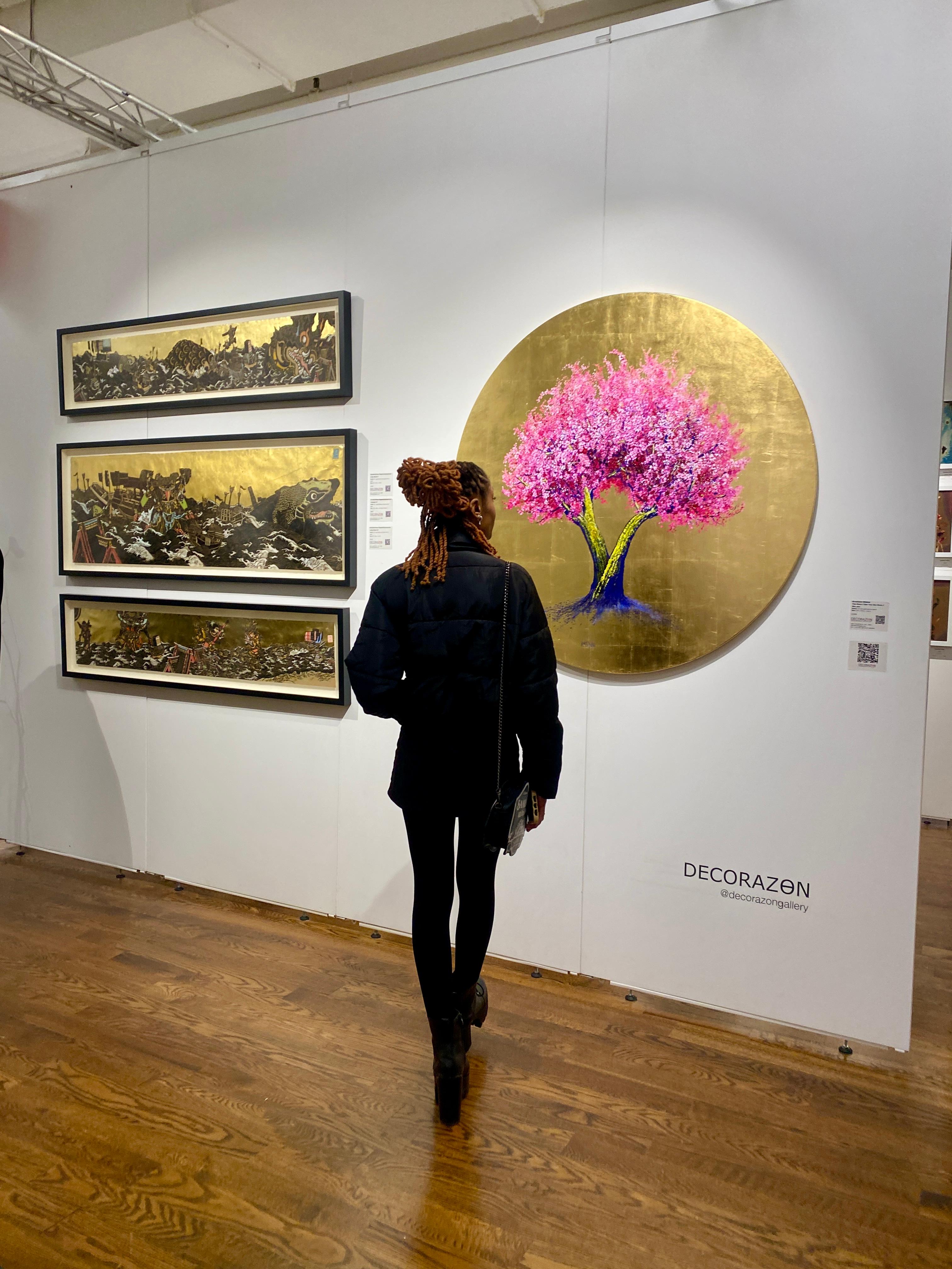 The More I See You the More I Like You, Round oil & gold painting, pink flowers - Contemporary Painting by Anastasia Gklava