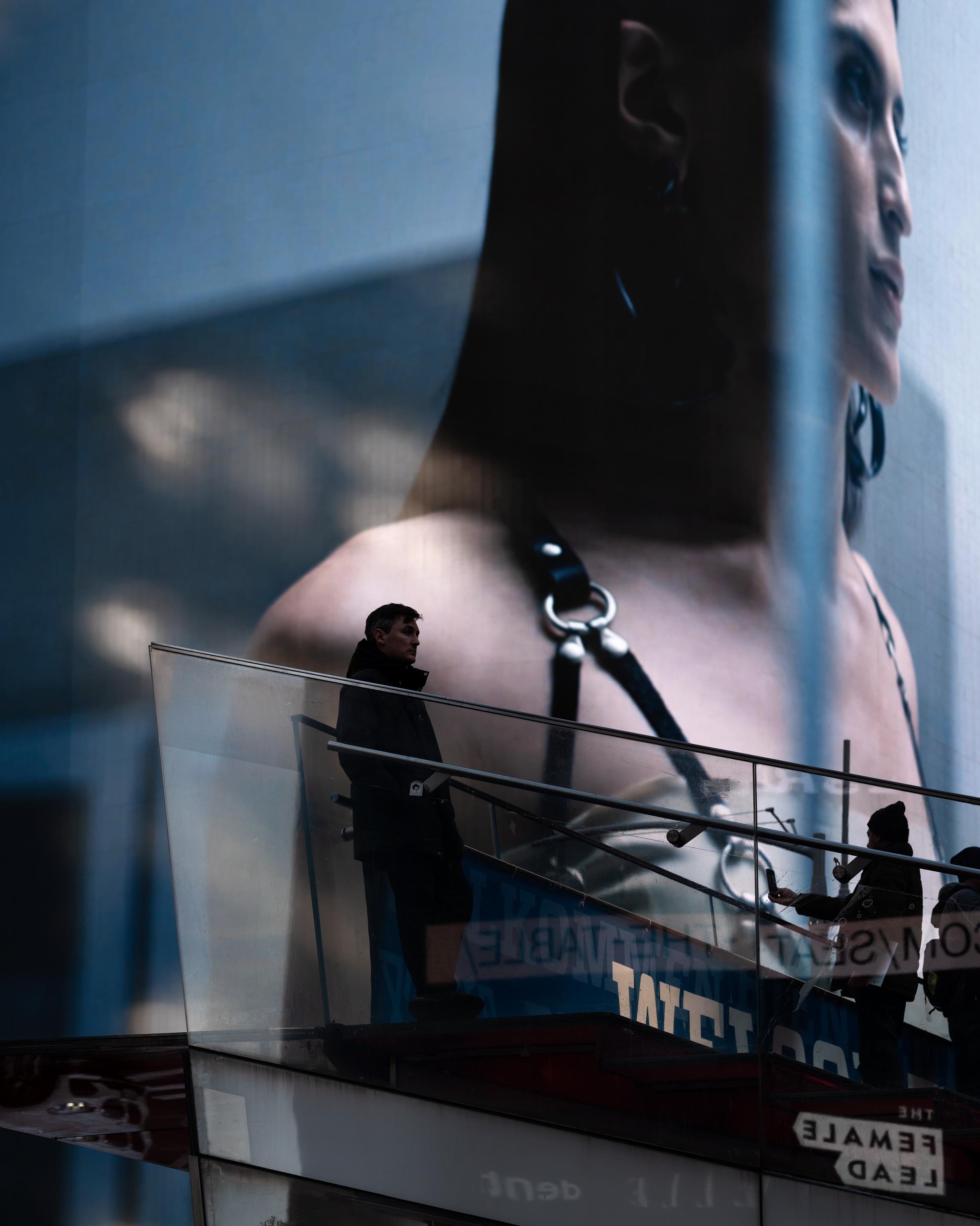 Anastasia Samoylova Figurative Photograph – Weiblicher Blei, Times Square