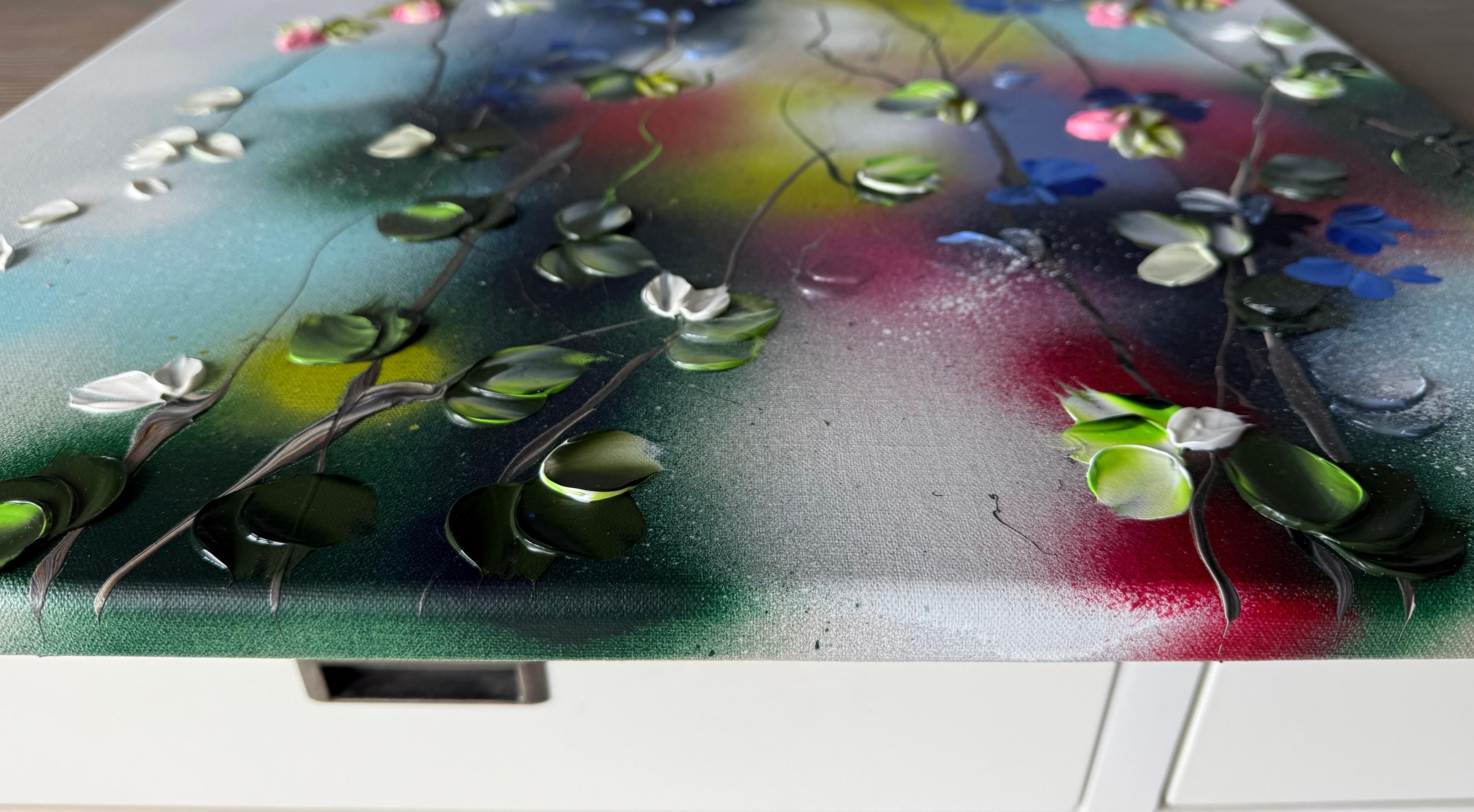 hirle florale I -  peinture impressionniste sur toile de lin avec roses 3d - Gris Figurative Painting par Anastassia Skopp