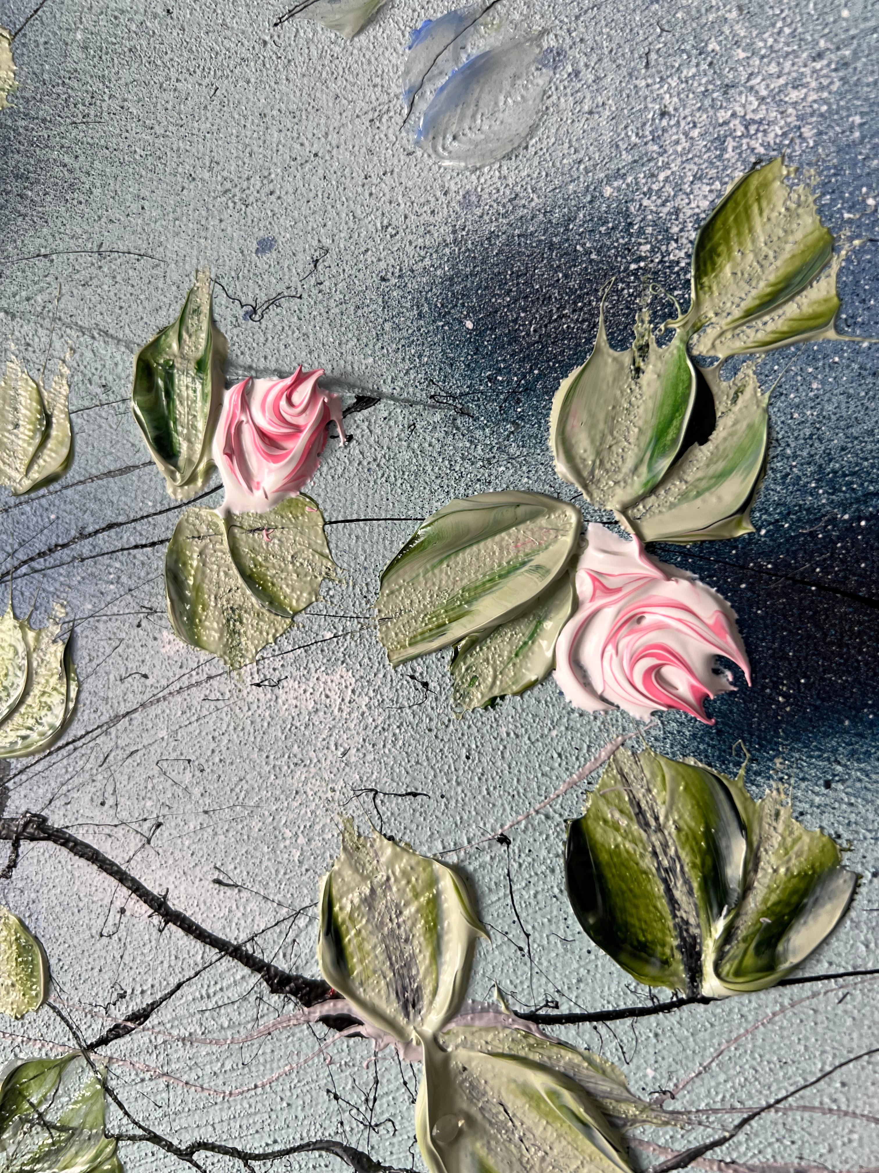 „Blossoming Metamorphosis I“ lange florale Kunst, Landschaftsformat, strukturierte Kunst (Grau), Interior Painting, von Anastassia Skopp