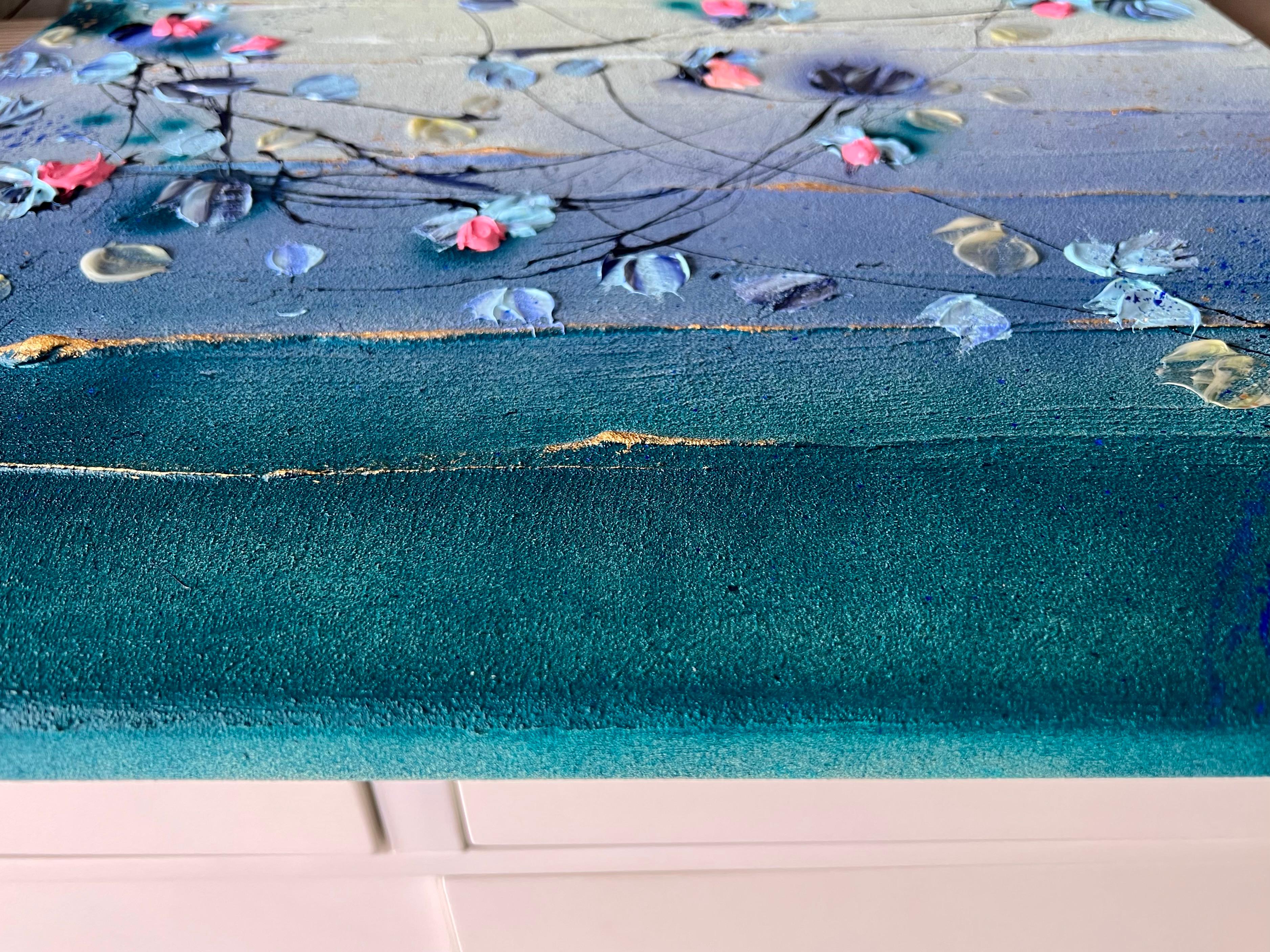 Texturiertes dunkelblaues impressionistisches Blumenkunstwerk „Bohemian Morning II“ im Angebot 3