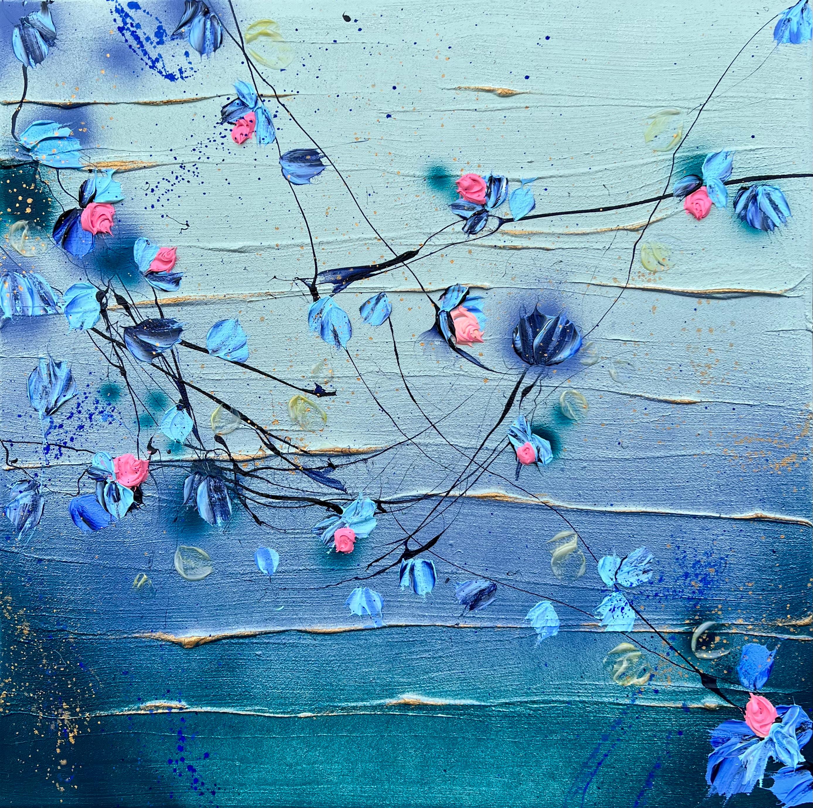Anastassia Skopp Interior Painting – Texturiertes dunkelblaues impressionistisches Blumenkunstwerk „Bohemian Morning II“