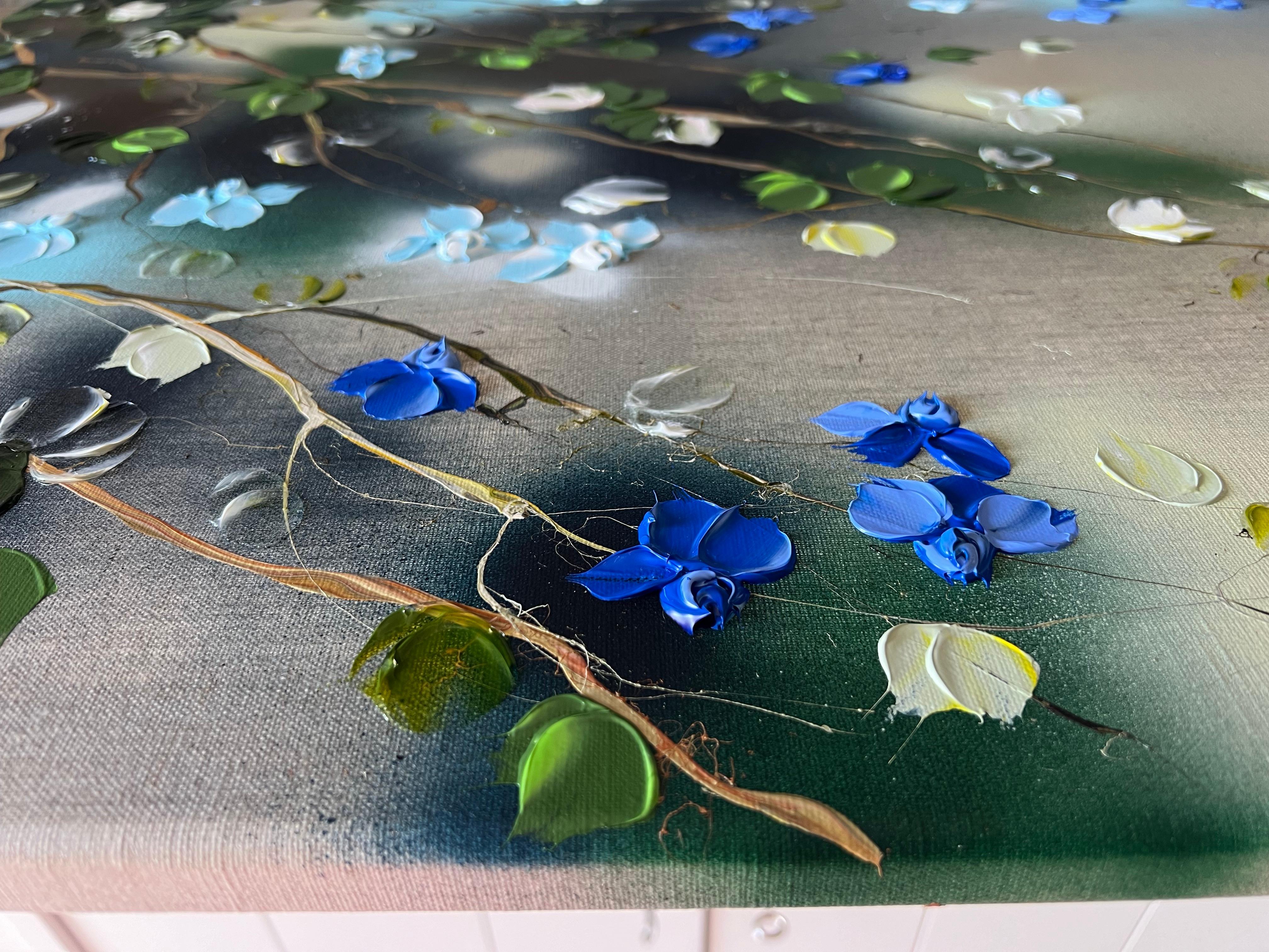 Ikebana - pintura impresionista con rosas azules sobre lienzo de lino en venta 1
