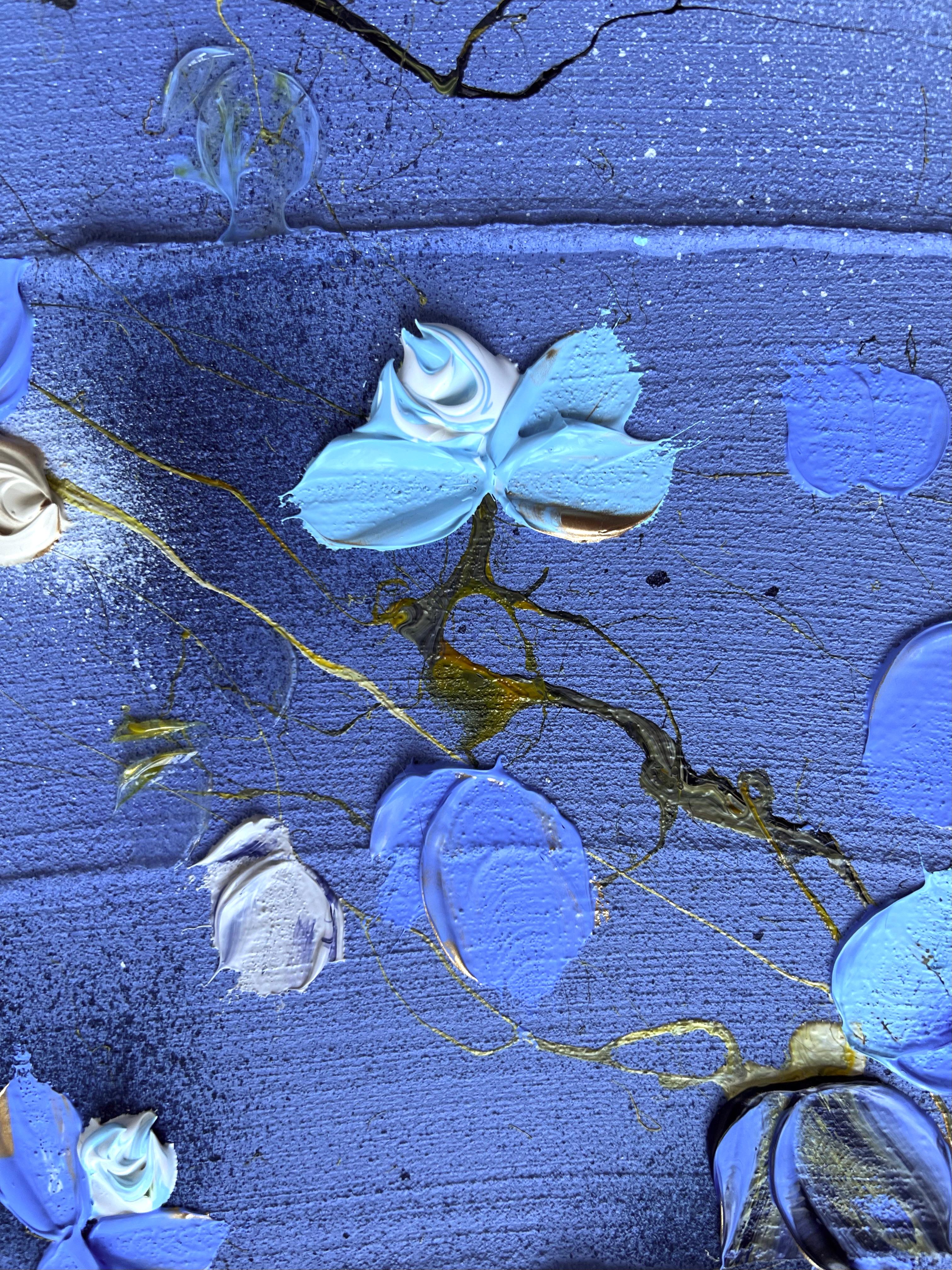 „Powder Blue Roses II“ Landschafts-Blumenkunst im Landschaftsformat im Angebot 11