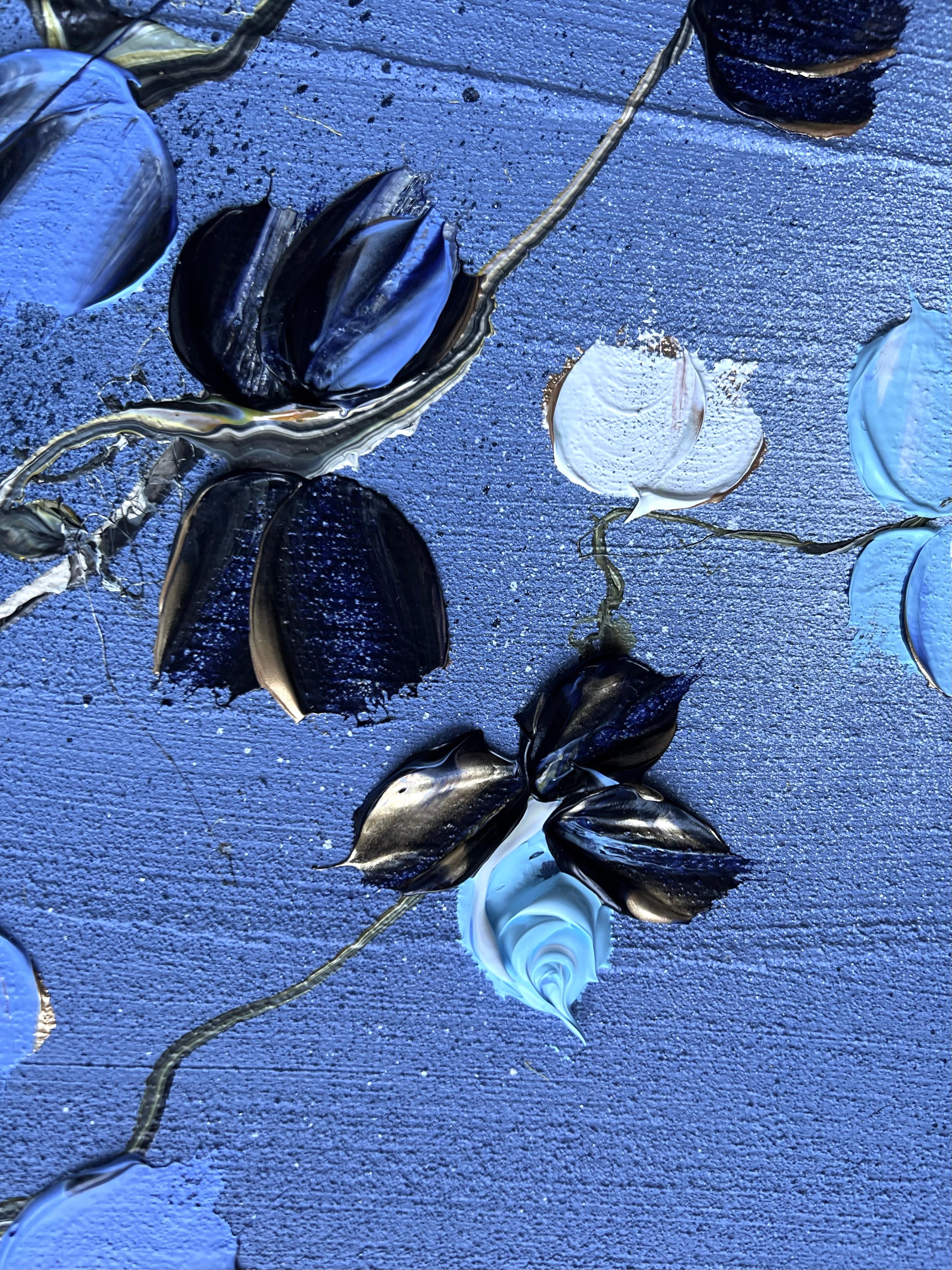 „Powder Blue Roses II“ Landschafts-Blumenkunst im Landschaftsformat im Angebot 13