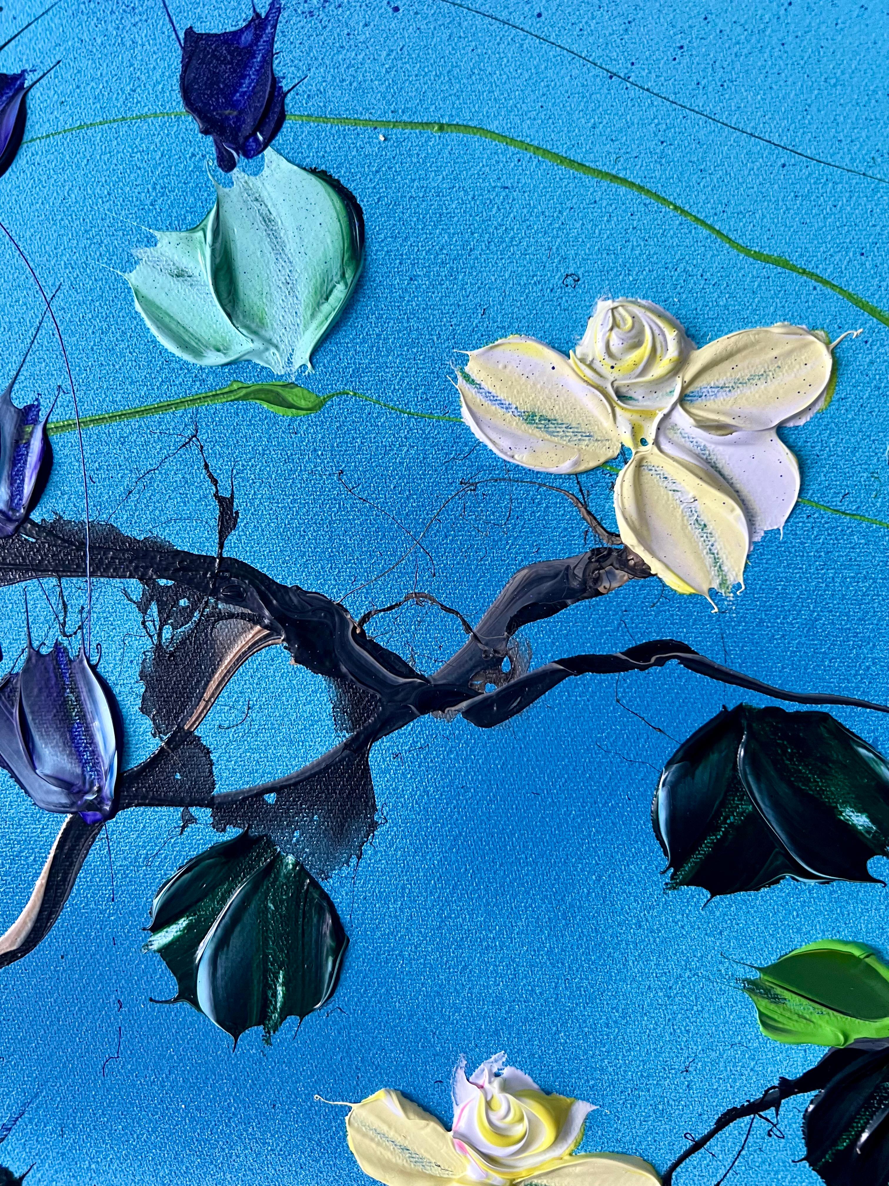 « Sky Blooms II », très grande peinture florale bleue texturée horizontale en vente 4