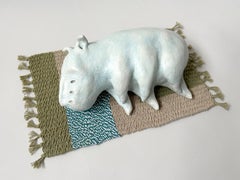 Figurative Skulptur aus Steingut: „Hog, häuslich, häuslich“