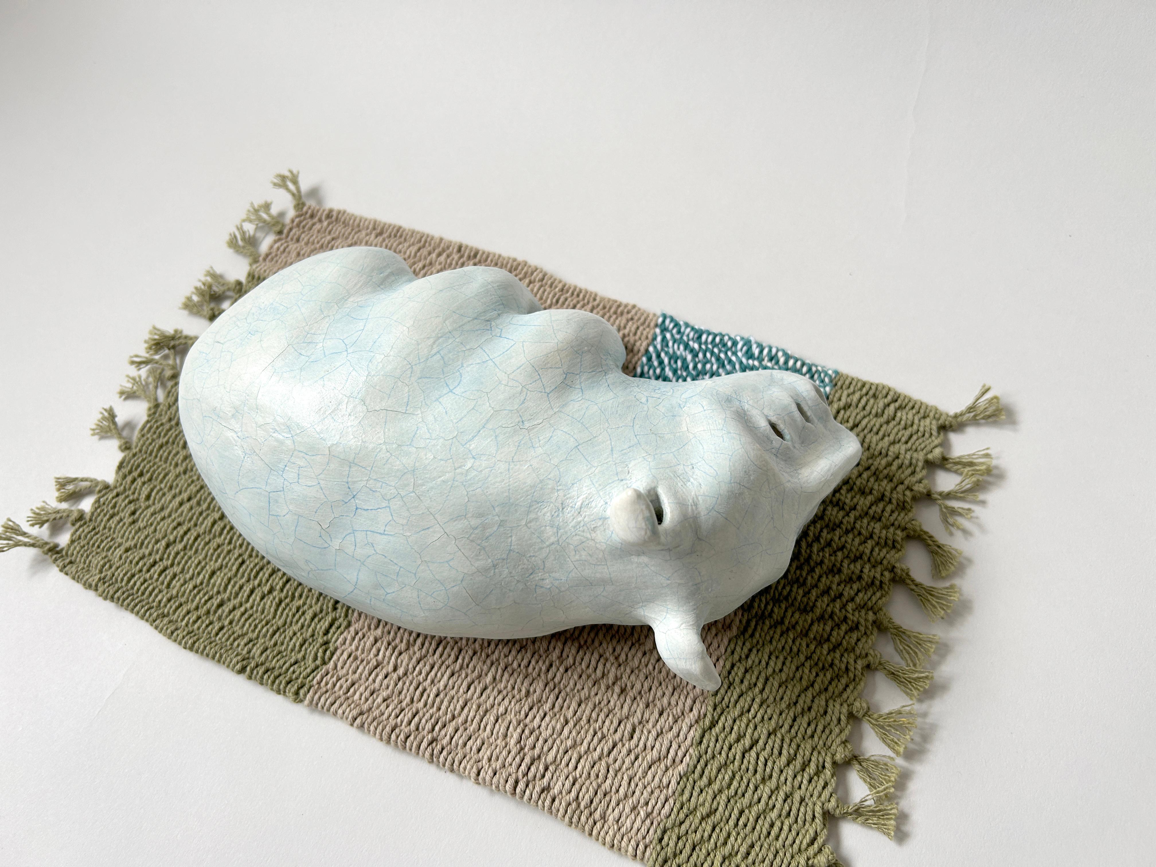 Escultura figurativa de gres: 'Cerdo, domesticado' - Figurative Sculpture Gris de Anastassia Zamaraeva 