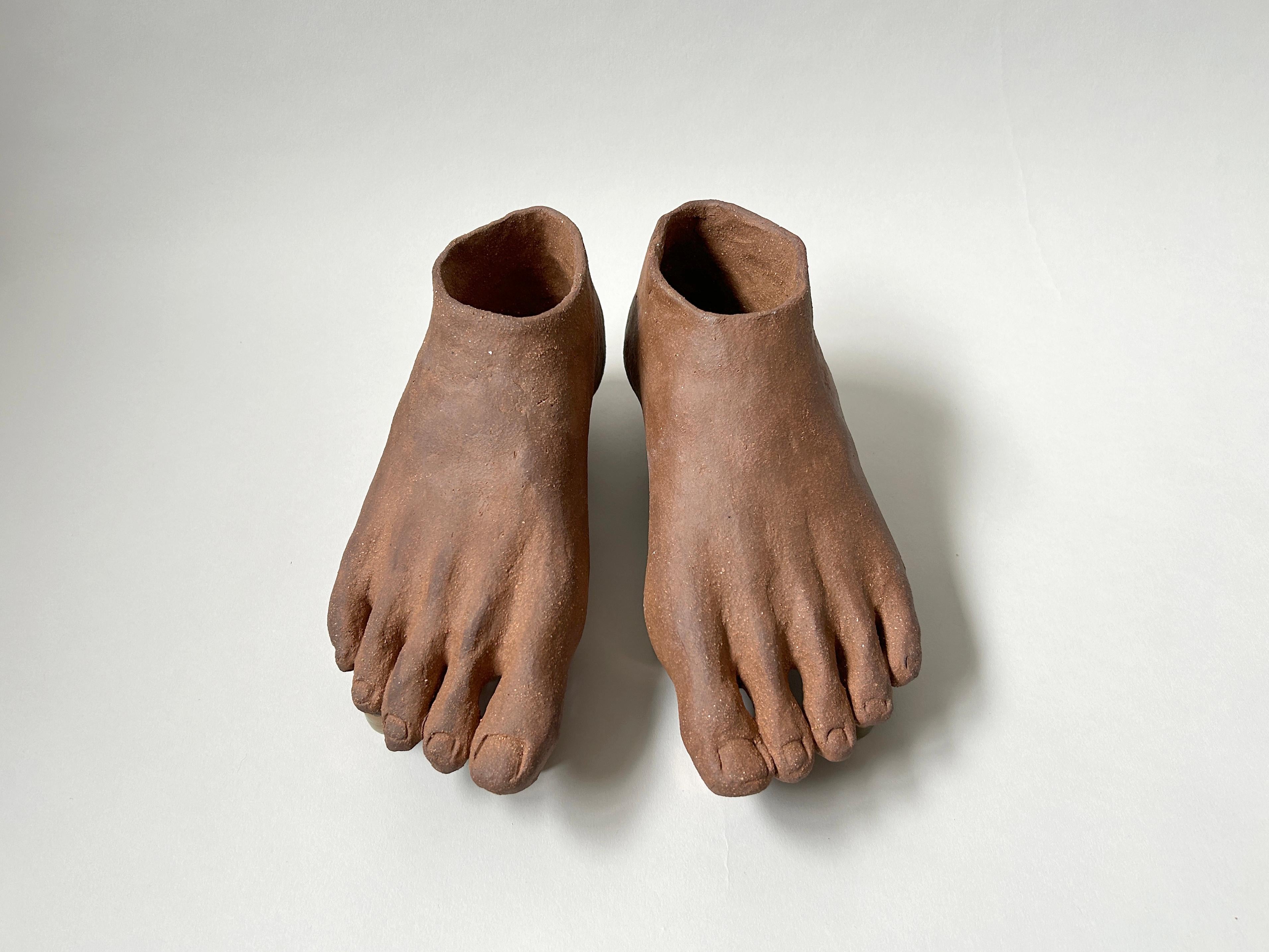 Scultura figurativa in gres: 'Keep off - Sculpture di Anastassia Zamaraeva 