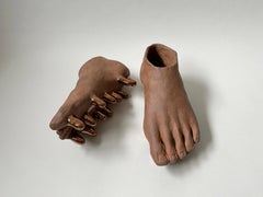 Figurative Skulptur aus Steingut: „Keep off“