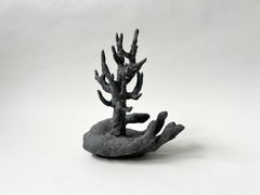 Figurative Skulptur aus Steingut: „ Rohes Wachstum“