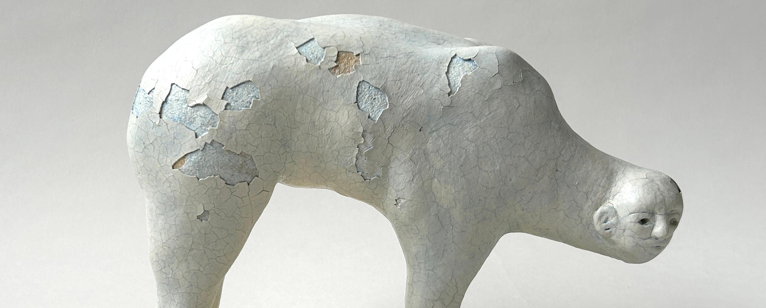 Escultura figurativa de gres: 'Ñu domesticado' - Figurative Sculpture Gris de Anastassia Zamaraeva 