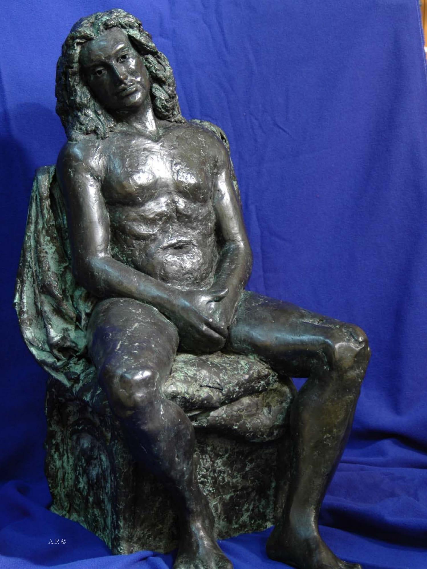 « Nu masculin assis » de Rembrandt en bronze - sculpture à l'eau-forte unique - Sculpture de Anat Ratzabi