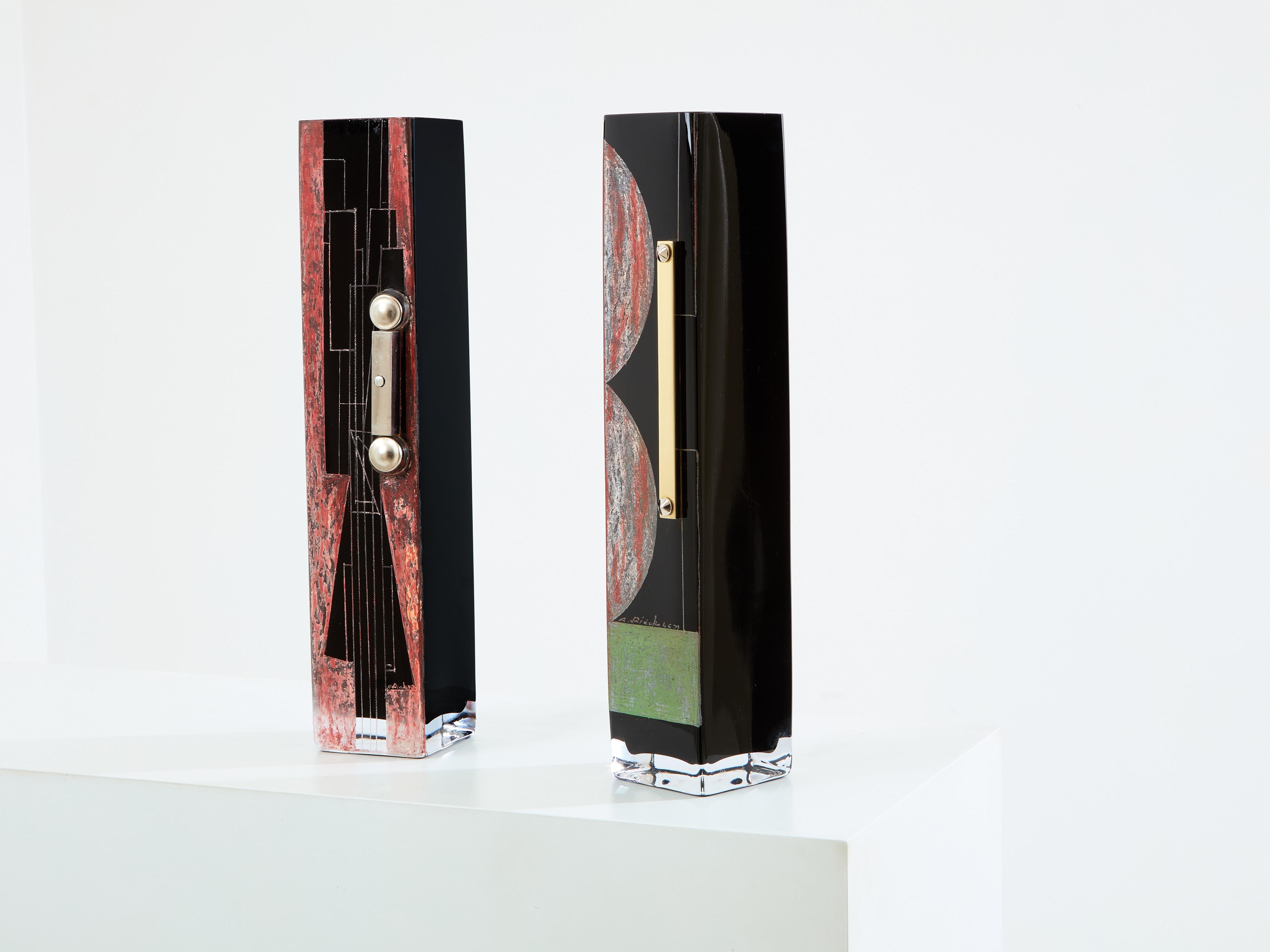 Anatole Riecke, Art déco-Vase, hoher schwarzer Opalglas, rot-grün, 1946 im Angebot 3