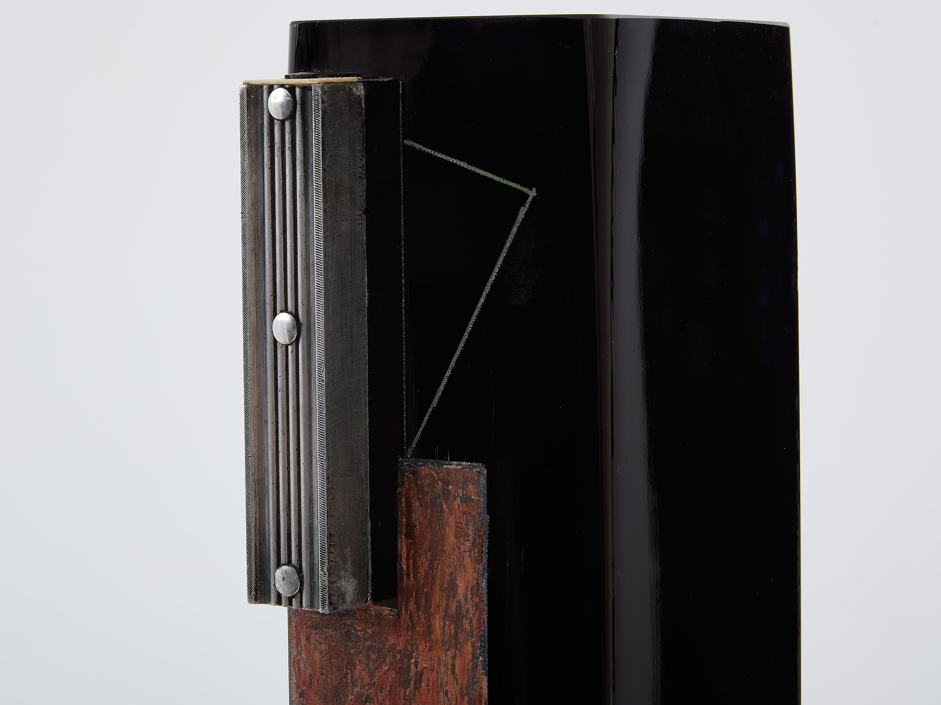 Francese Anatole Riecke Art Deco vaso alto in vetro opalino nero rosso 1939 in vendita