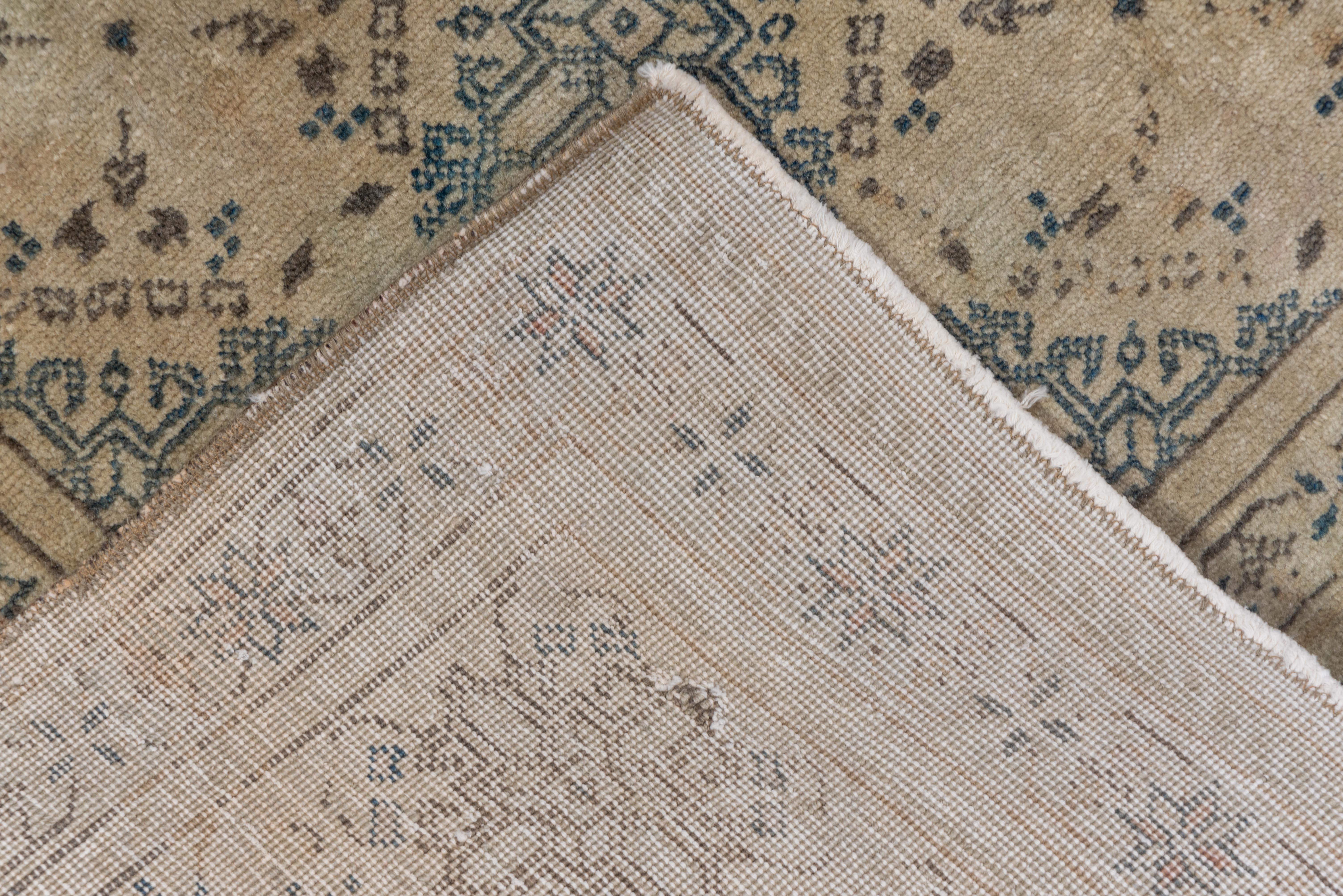 Grace anatolienne : un ode géométrique harmonieux pour l'artisanat turc Bon état - En vente à New York, NY