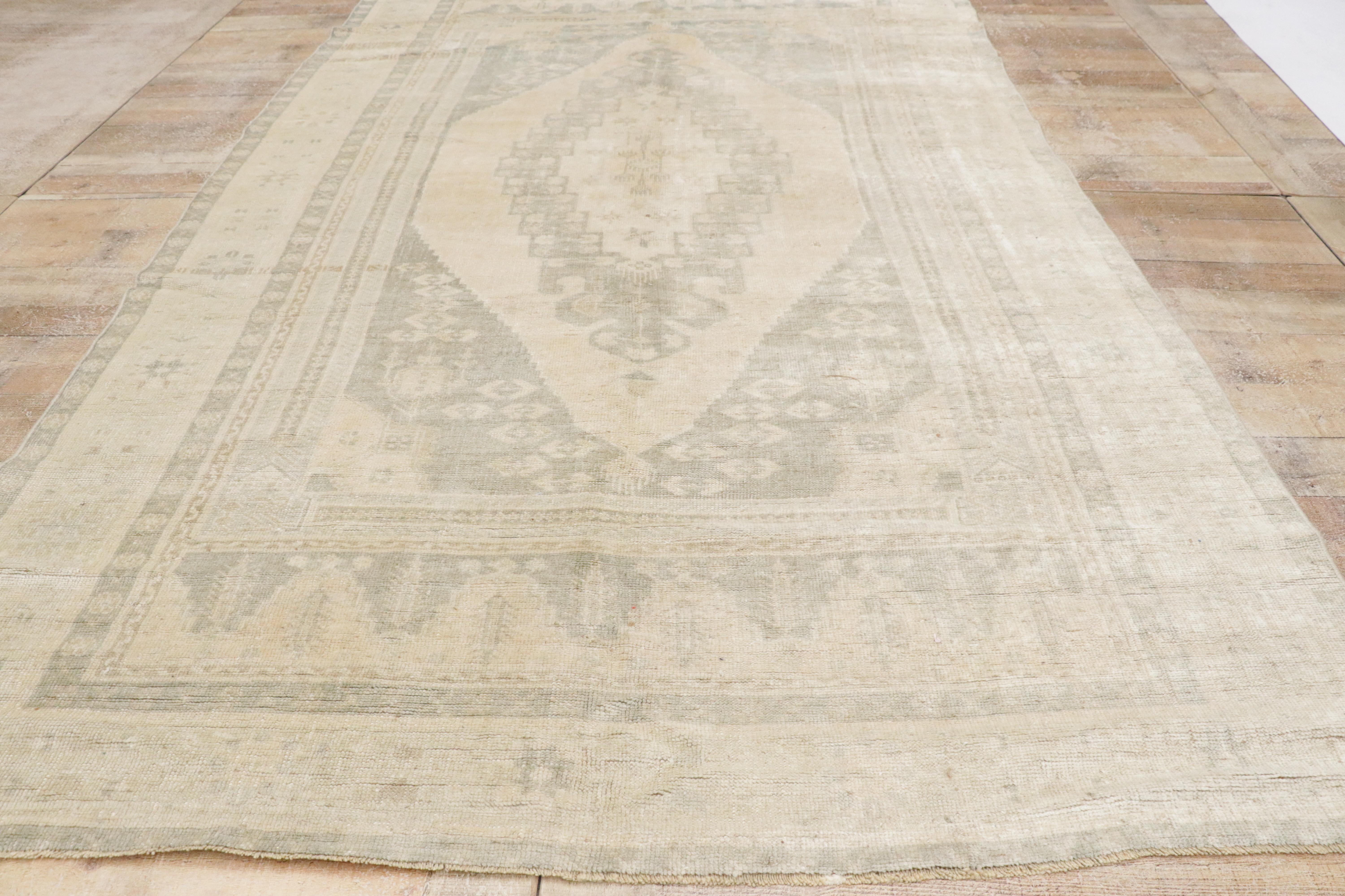 Tappeto Biophilic Soft Earth-Tone Vintage Turkish Oushak, 05'07 x 09'07 in vendita 3