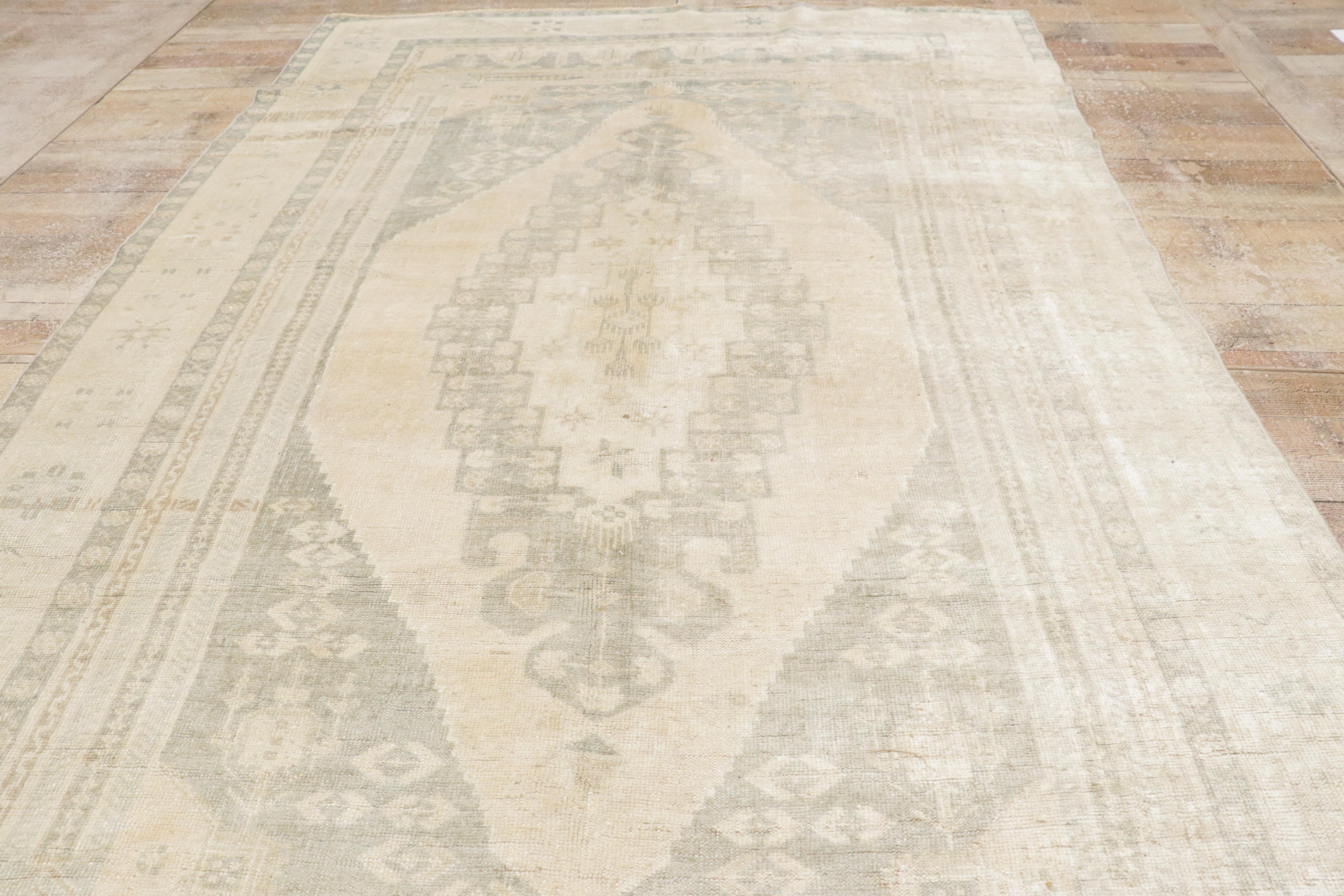 Tappeto Biophilic Soft Earth-Tone Vintage Turkish Oushak, 05'07 x 09'07 in vendita 4