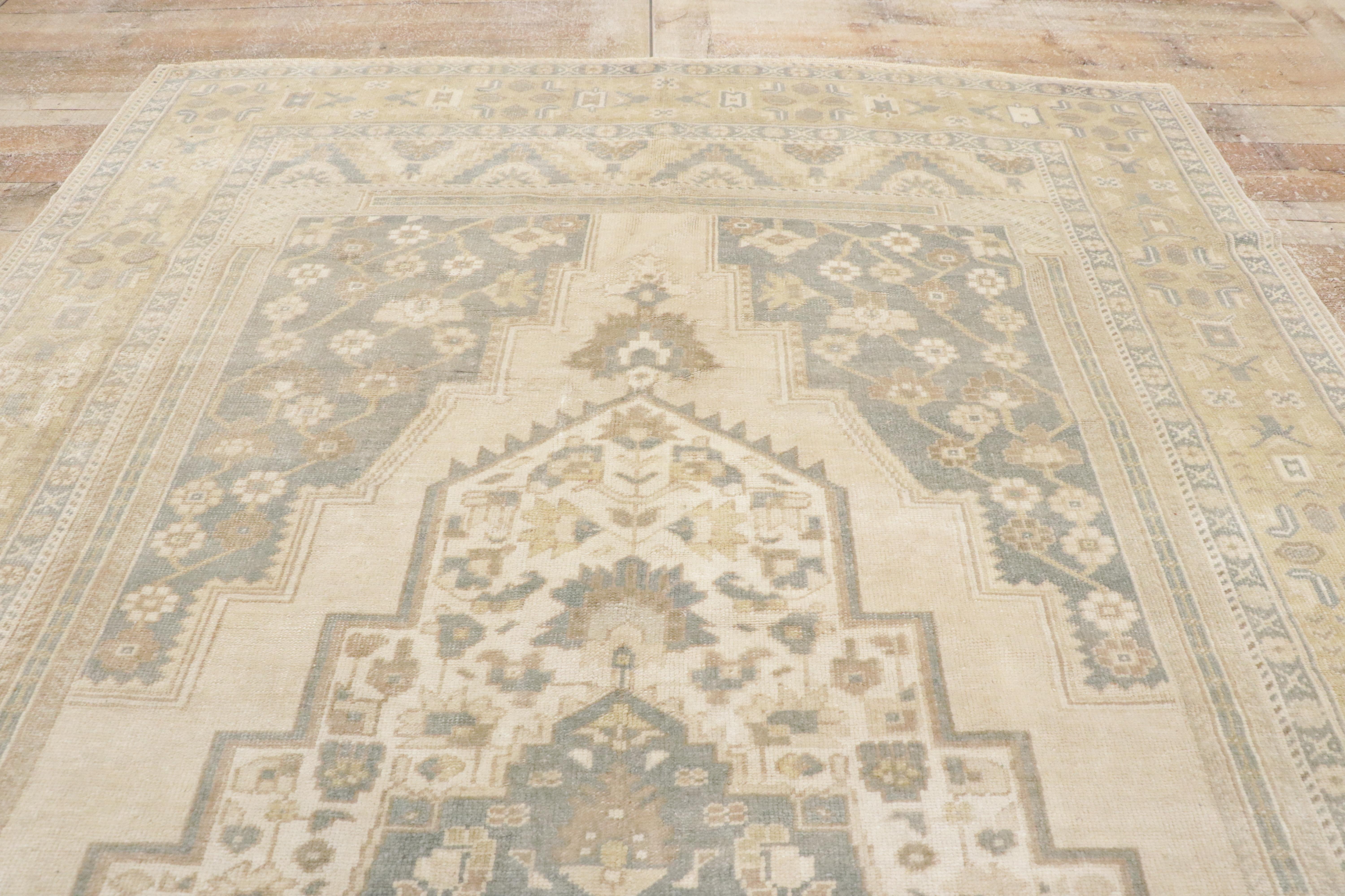 Türkischer Oushak-Teppich, Vintage im Angebot 4