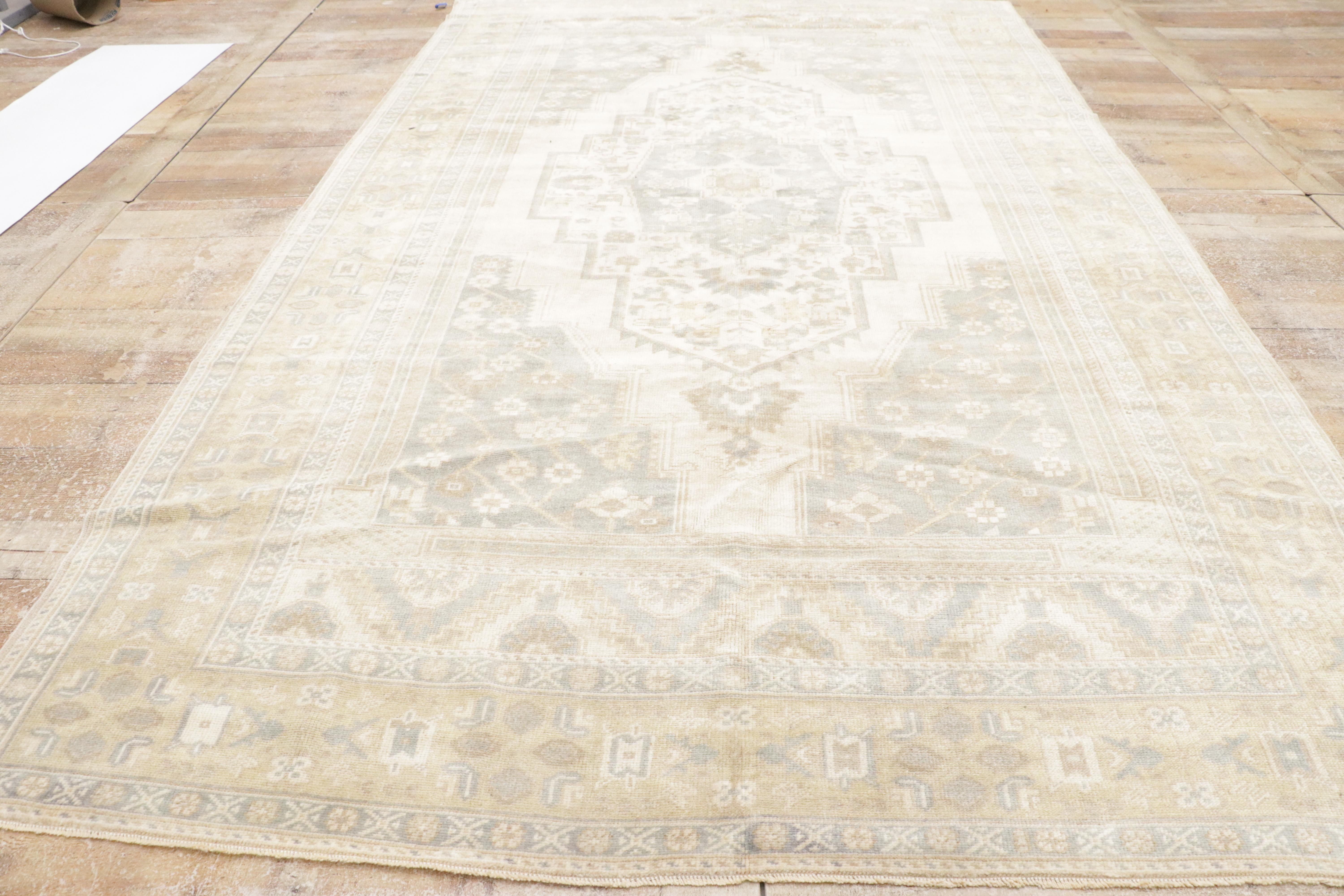 Türkischer Oushak-Teppich, Vintage im Angebot 8