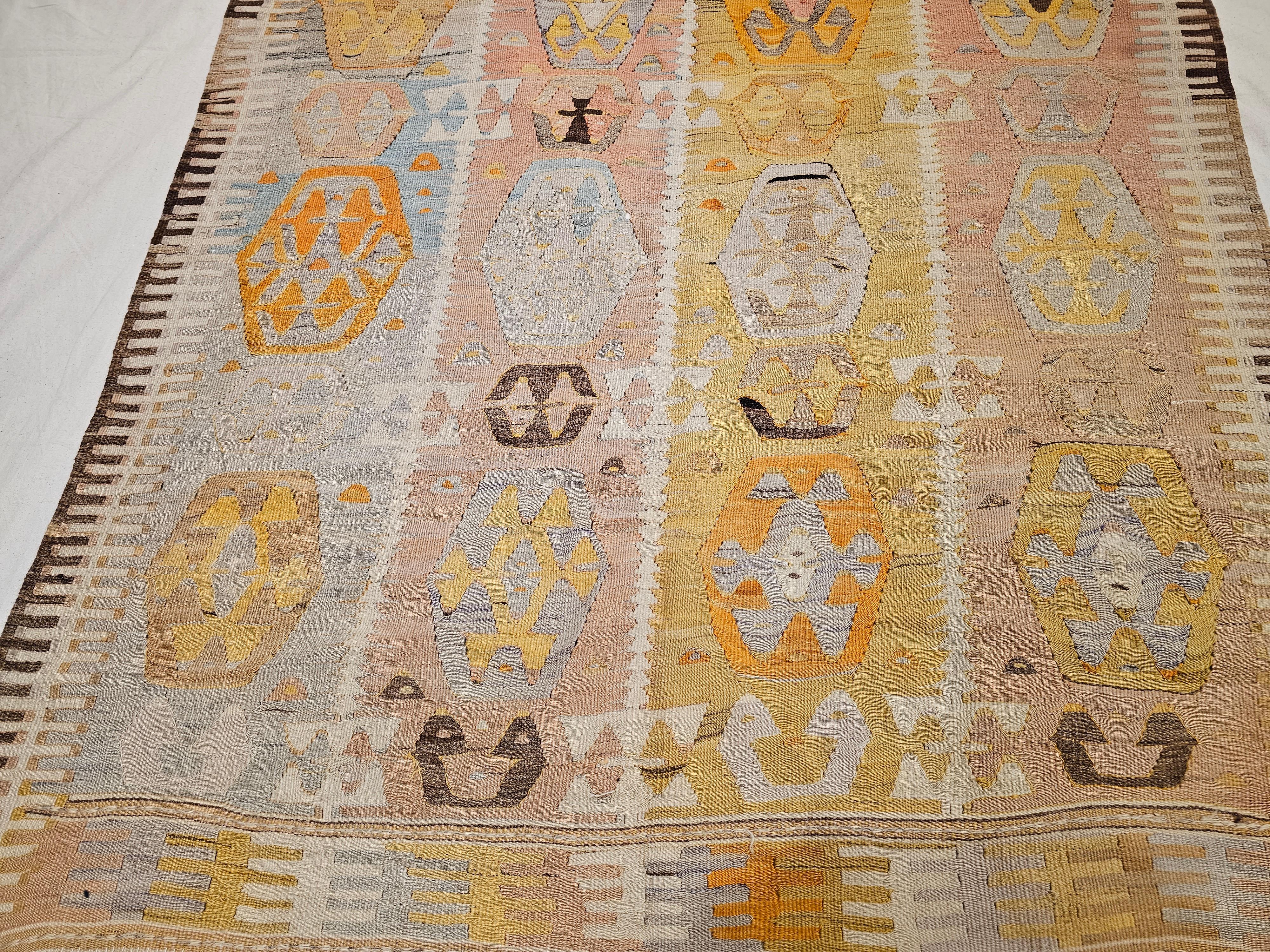 Vintage Anatolian Kilim in Allover Pattern For Sale 3