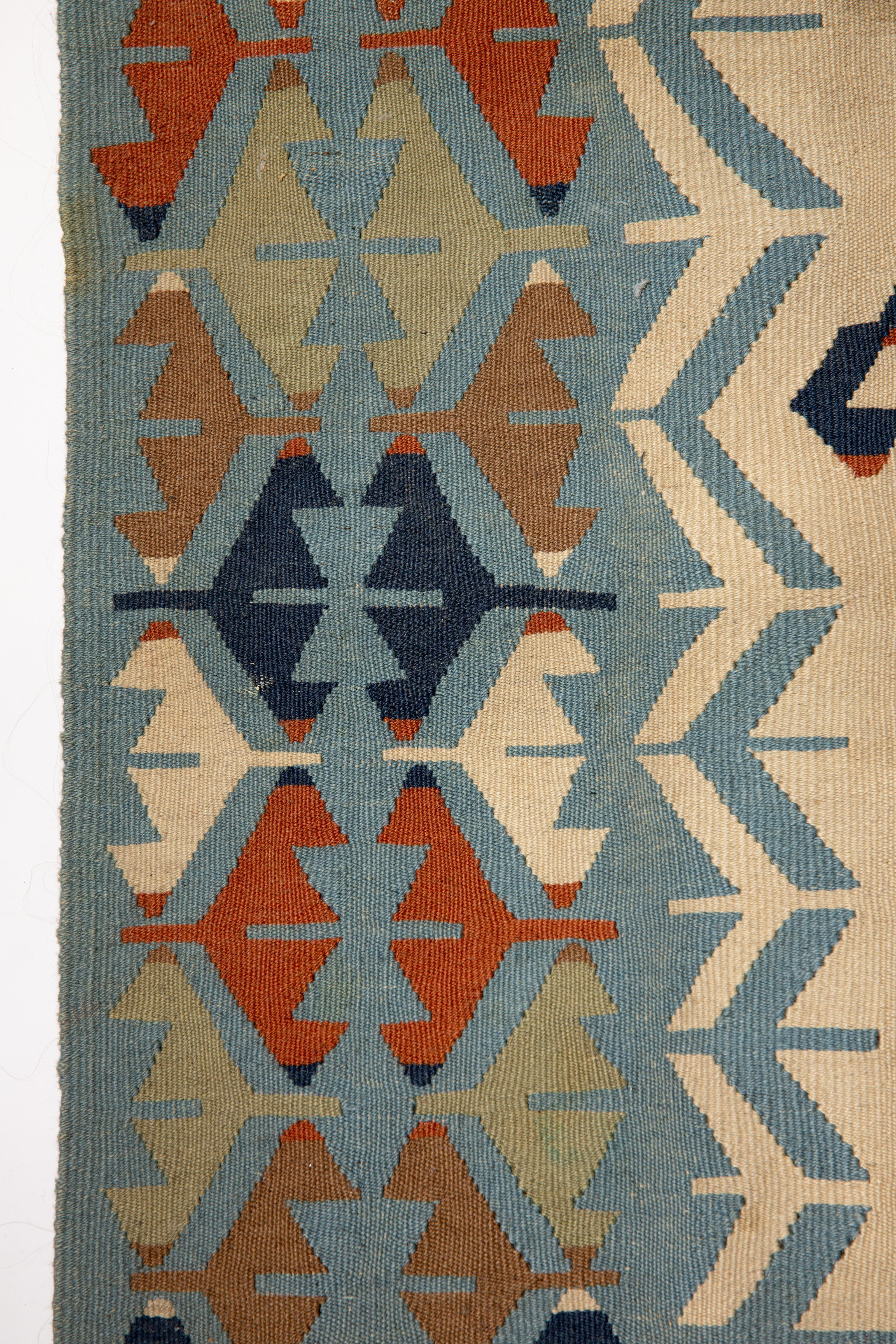 Anatolisches verziertes Design Handgewebter Woll-Kilim-Teppich im Angebot 2