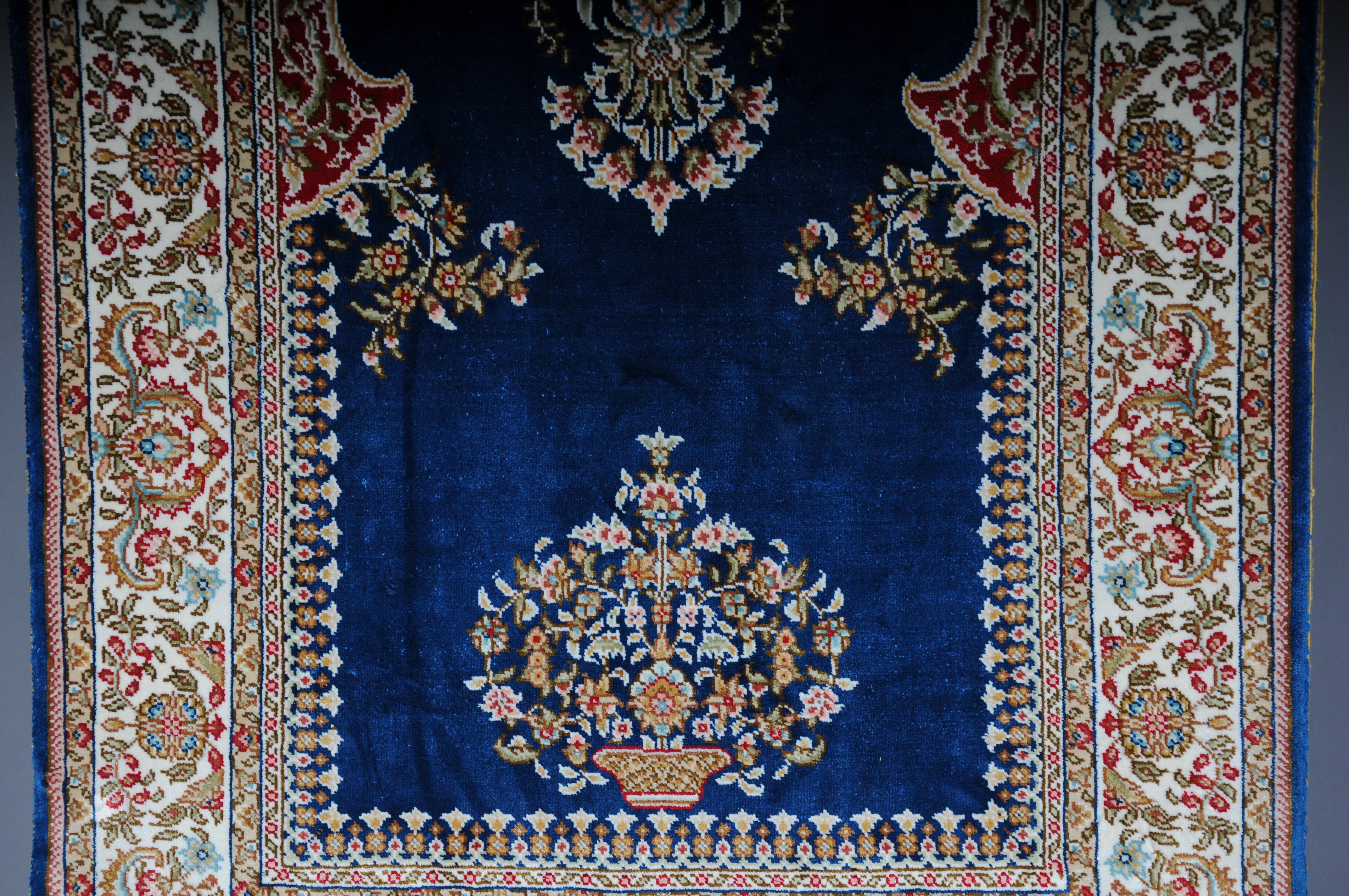 Anatolian prayer rug/tapestry cotton/silk, 20th century In Good Condition For Sale In Berlin, DE