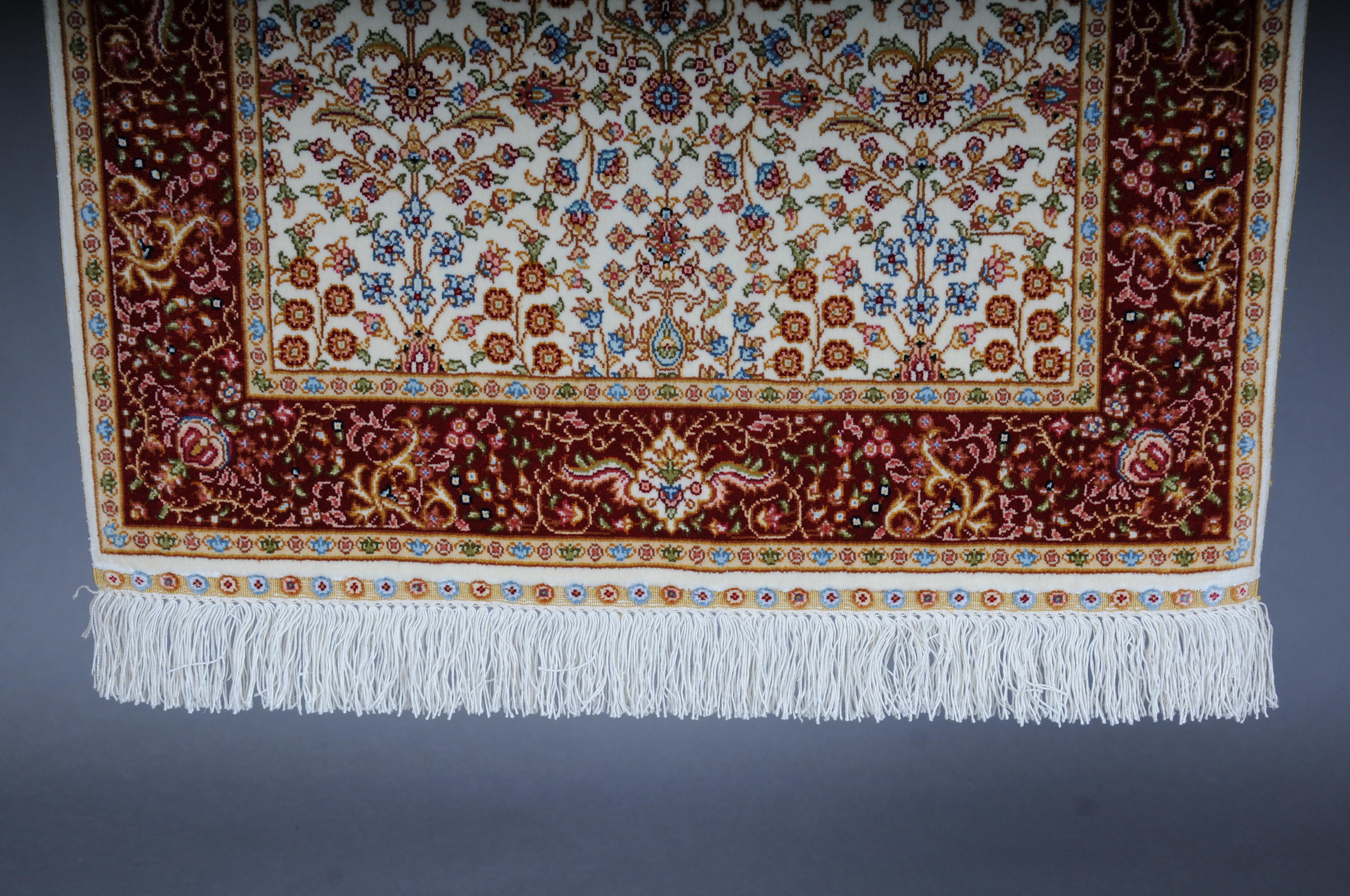 Anatolian prayer rug/tapestry cotton/silk, 20th century In Good Condition For Sale In Berlin, DE