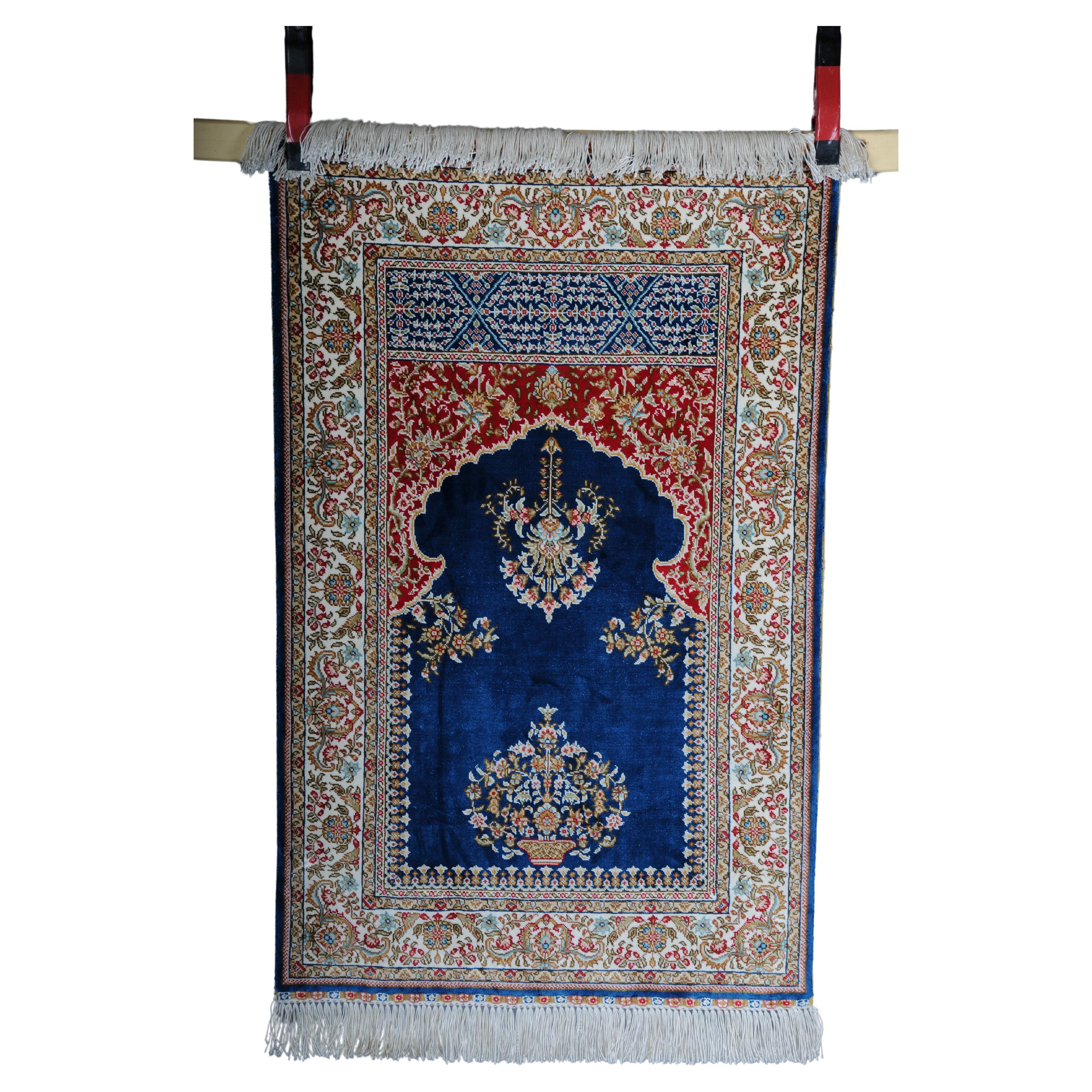 Anatolian prayer rug/tapestry cotton/silk, 20th century For Sale