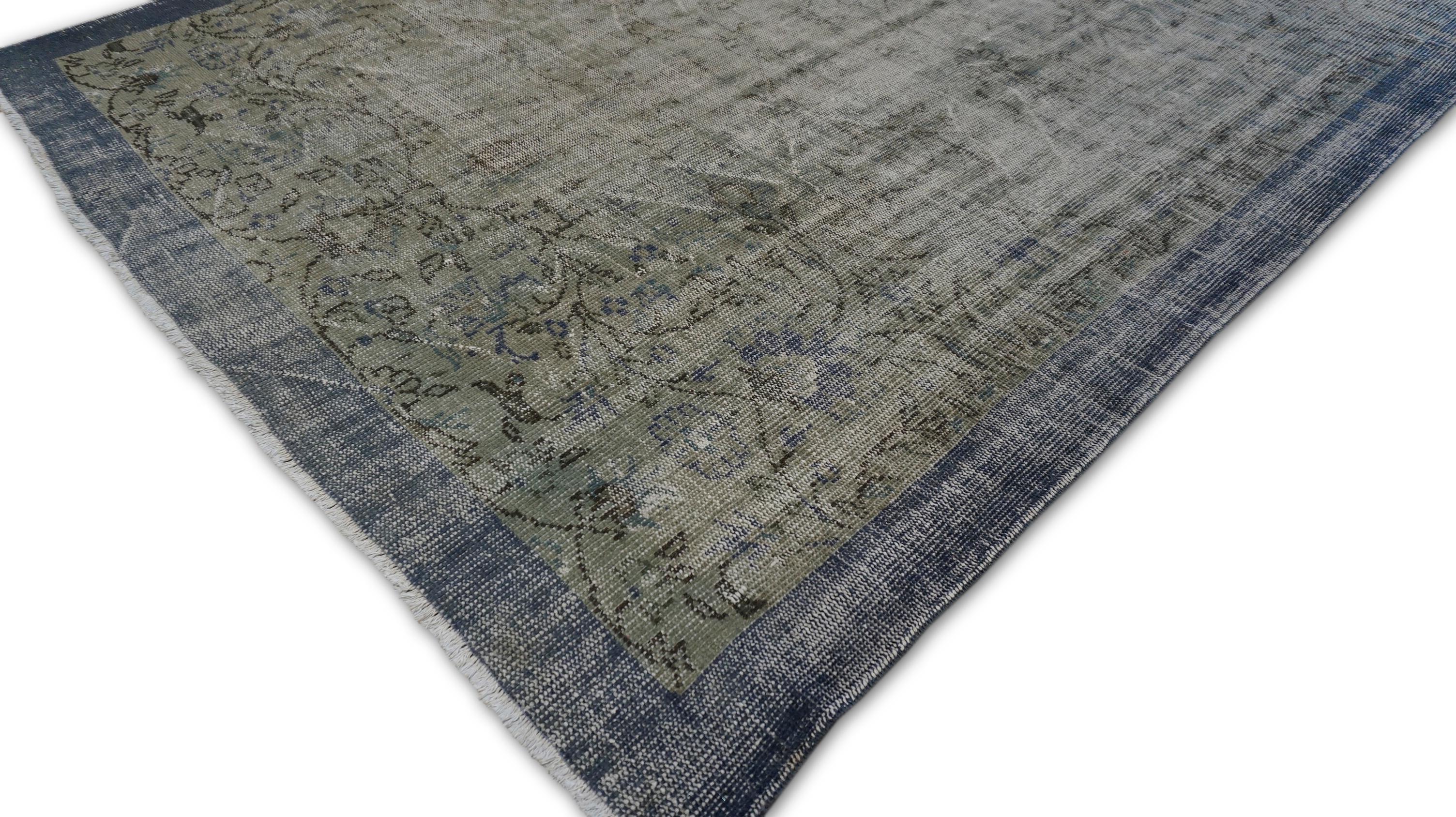 Anatolischer Vintage-Wollteppich in Grün und Blaugrau 6'10''x9'6'' im Zustand „Gut“ im Angebot in Torrance, CA