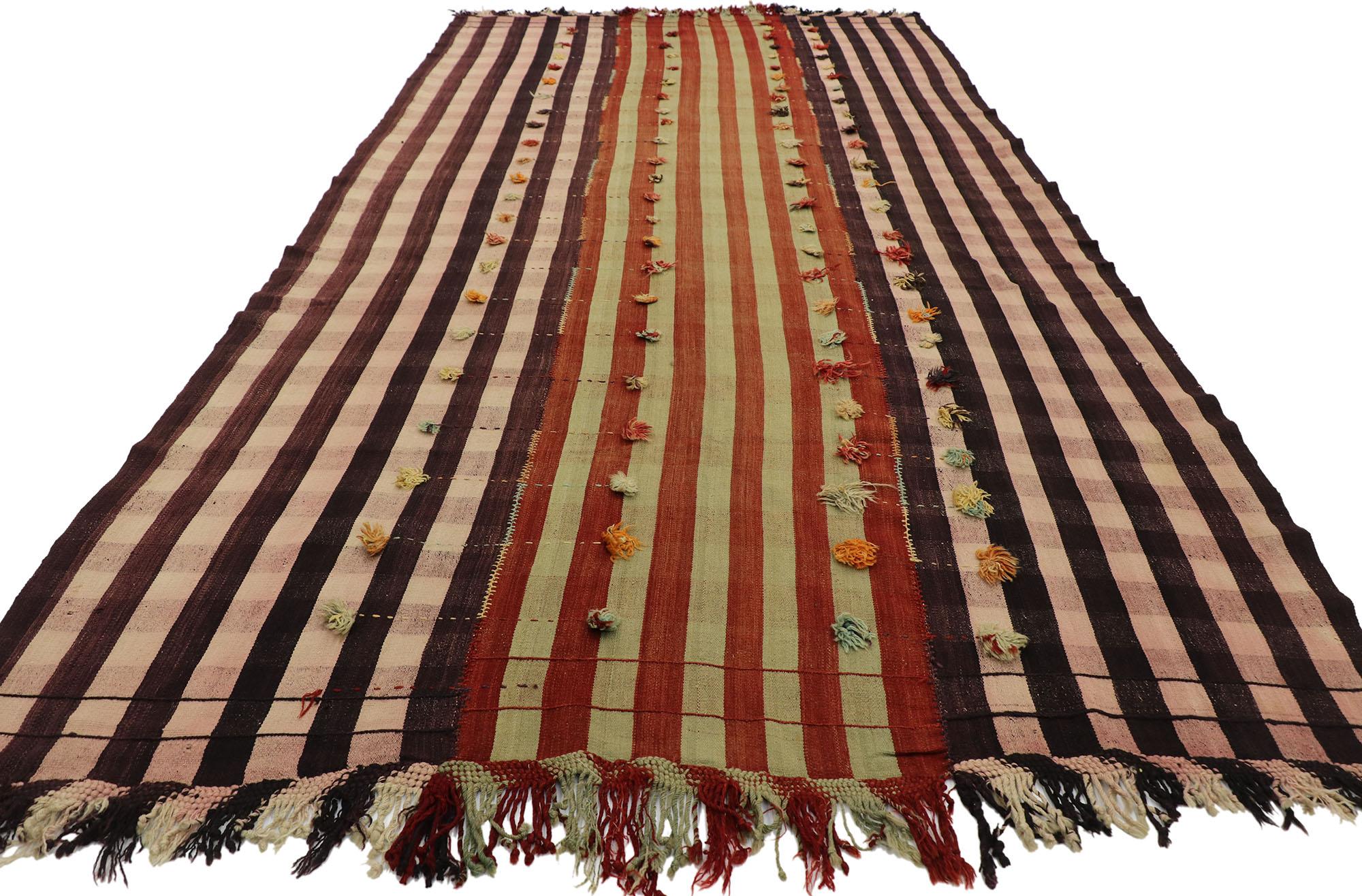 Turc Tapis Kilim turc vintage Pompom d'Anatolie avec style chalet de campagne en vente