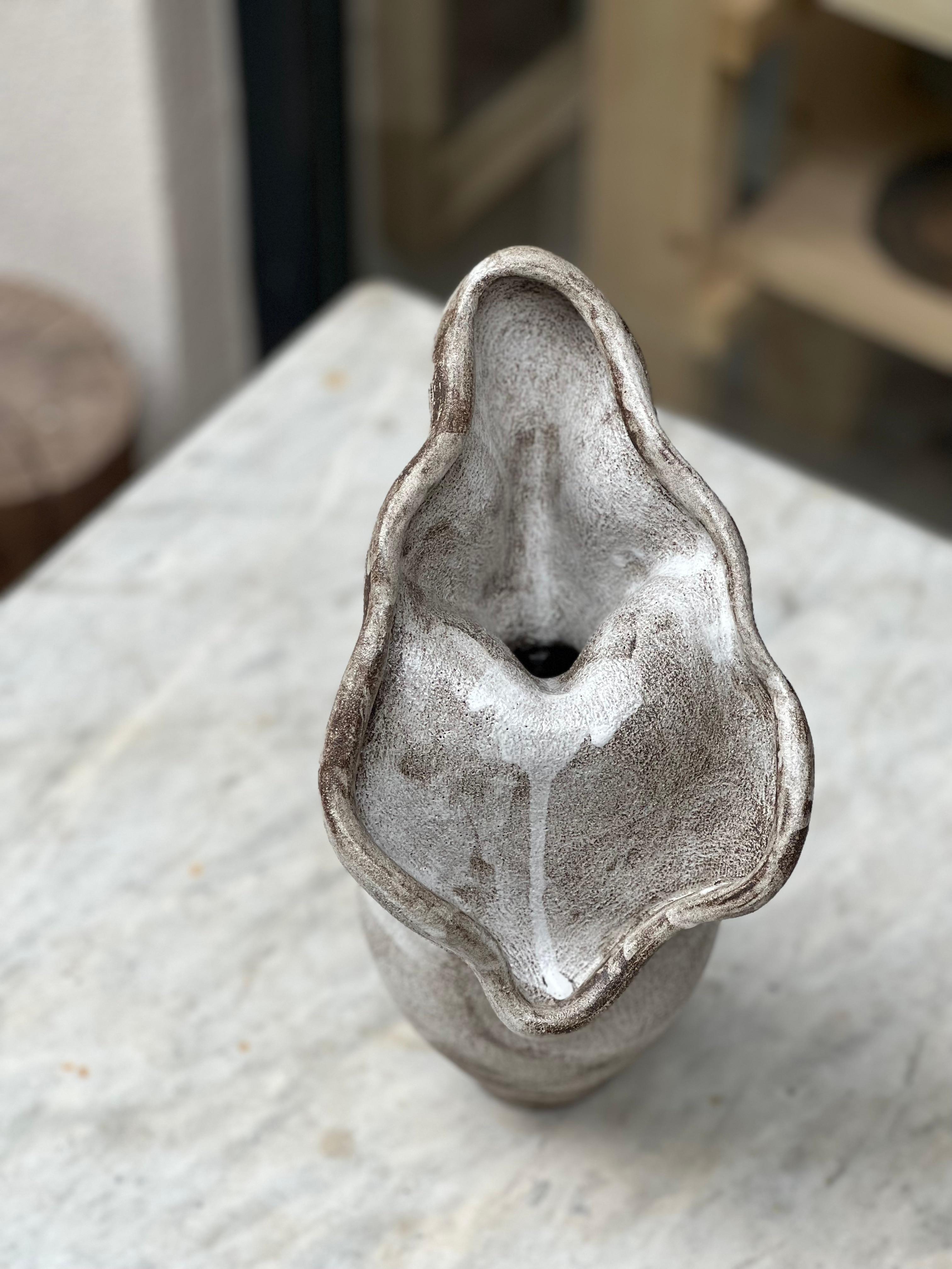 XXIe siècle et contemporain Vase en forme de femme anatolienne par Güler Elçi en vente