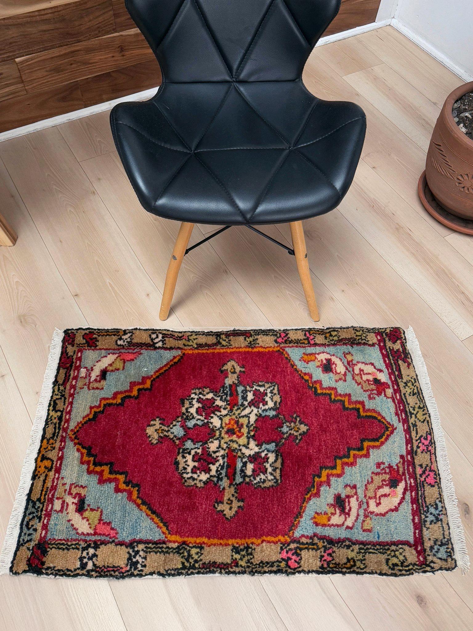 Rustico Mini tappeto Yastik Village dell'Anatolia - Zerbino turco d'epoca - 2x3 in vendita