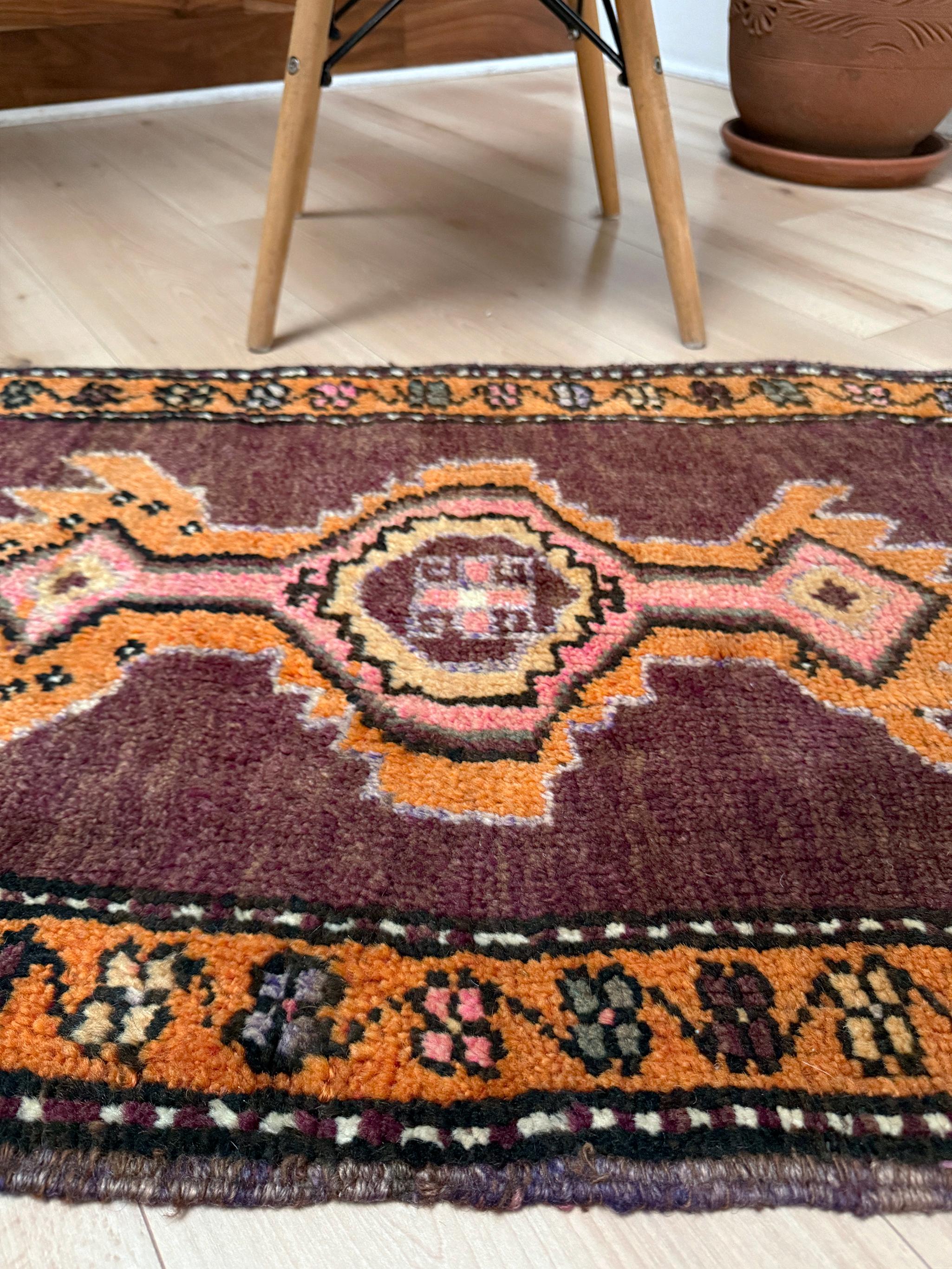 Minialfombra de pueblo Yastik de Anatolia - Alfombra de baño / felpudo turco vintage Turco en venta