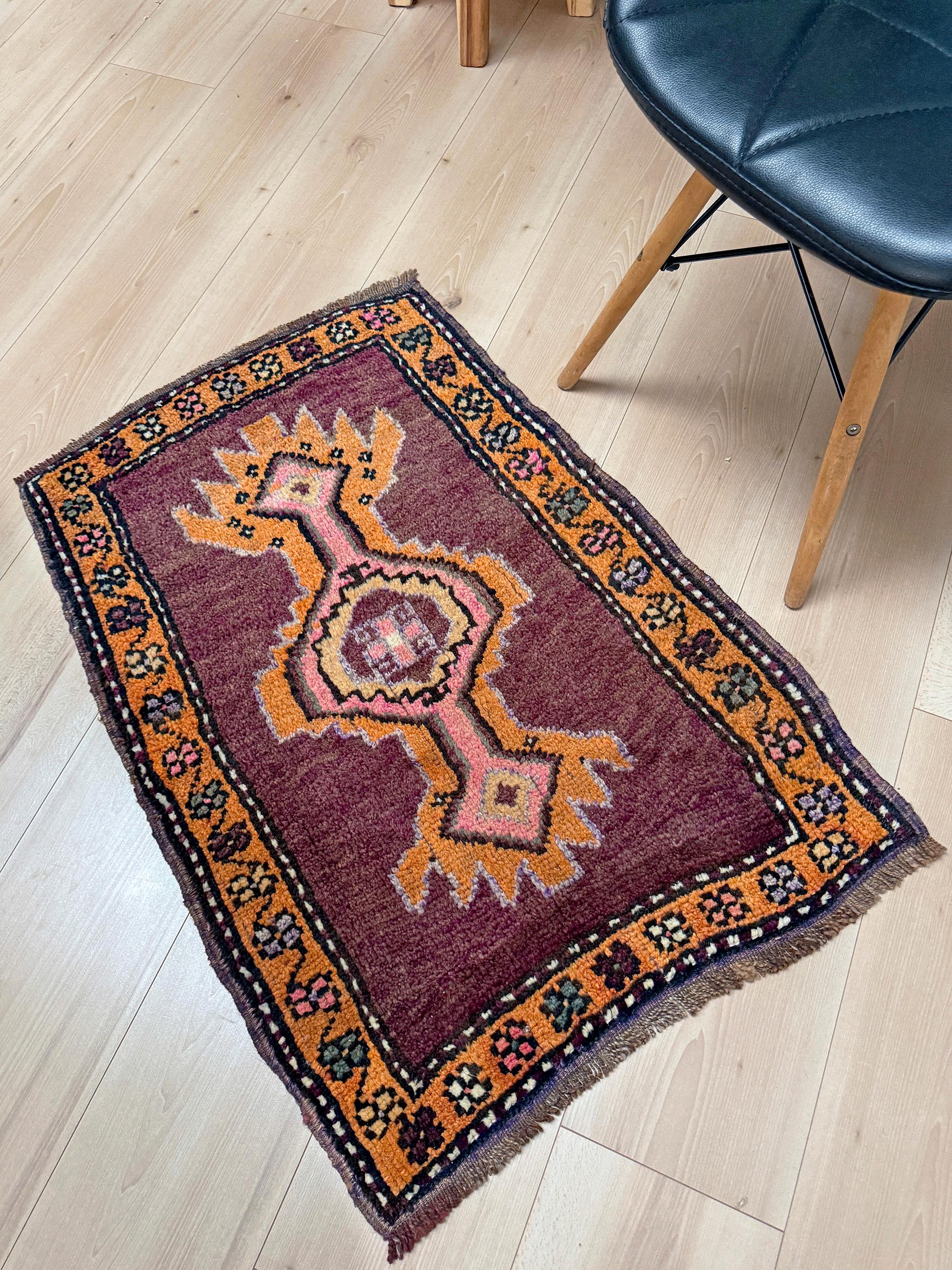 Minialfombra de pueblo Yastik de Anatolia - Alfombra de baño / felpudo turco vintage Anudado a mano en venta