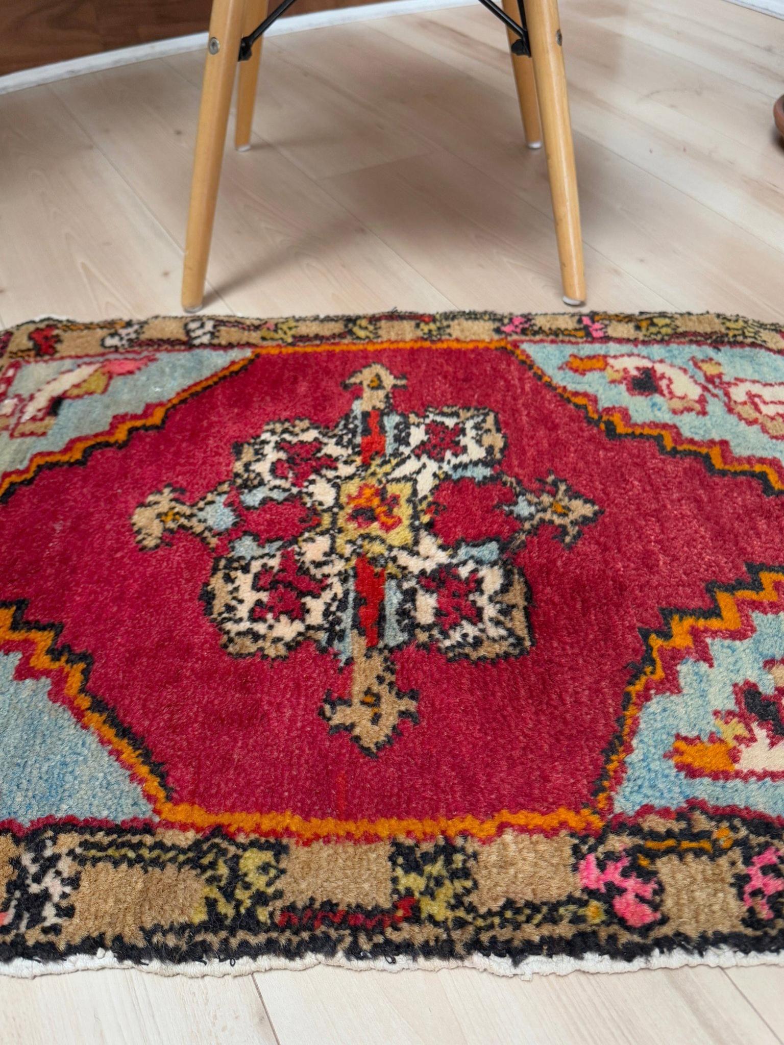 Turco Mini tappeto Yastik Village dell'Anatolia - Zerbino turco d'epoca - 2x3 in vendita