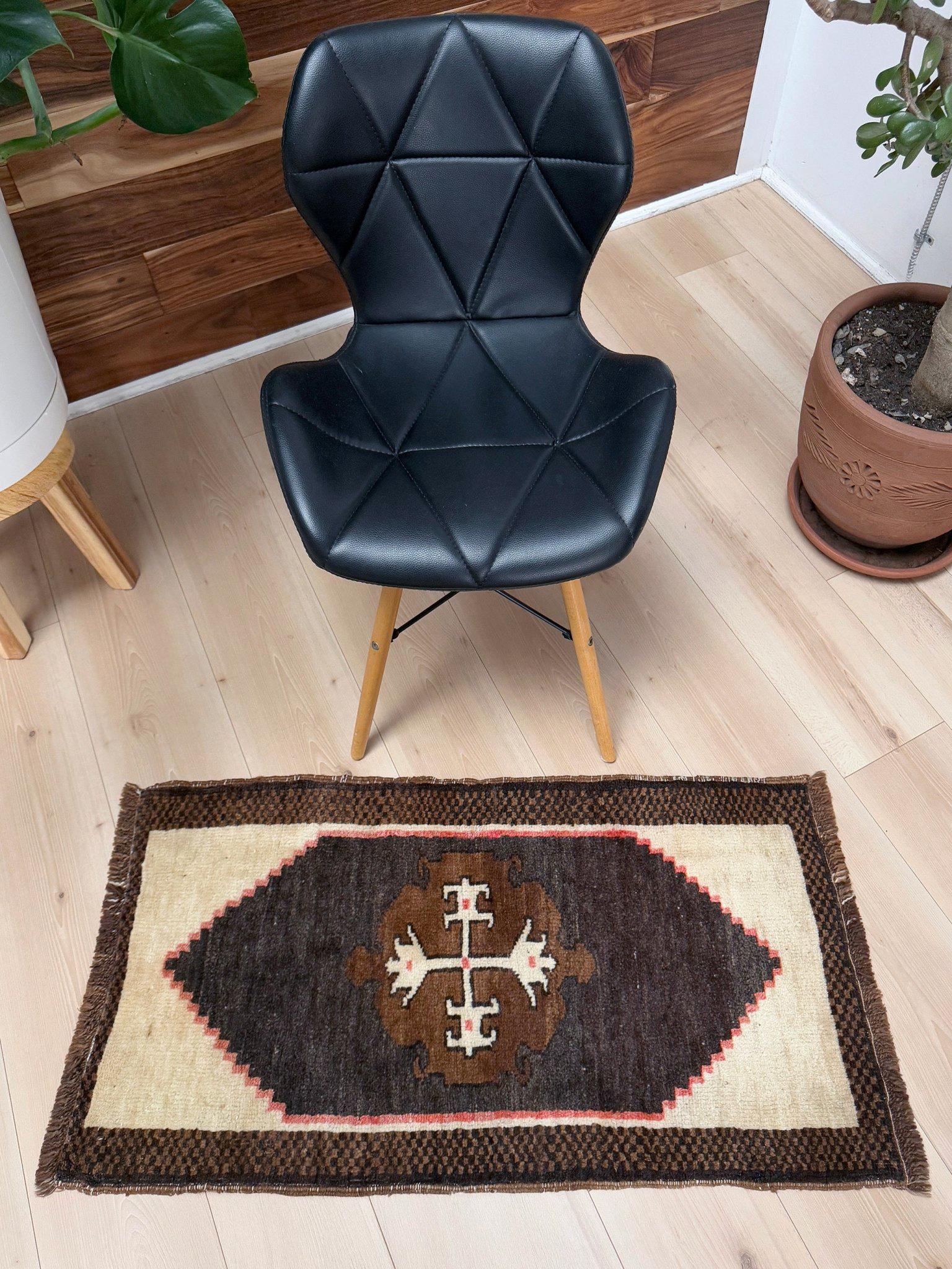 Rustico Tappeto Anatolian Yastik Village - Mini tappeto / zerbino turco vintage - 2′×3′ in vendita